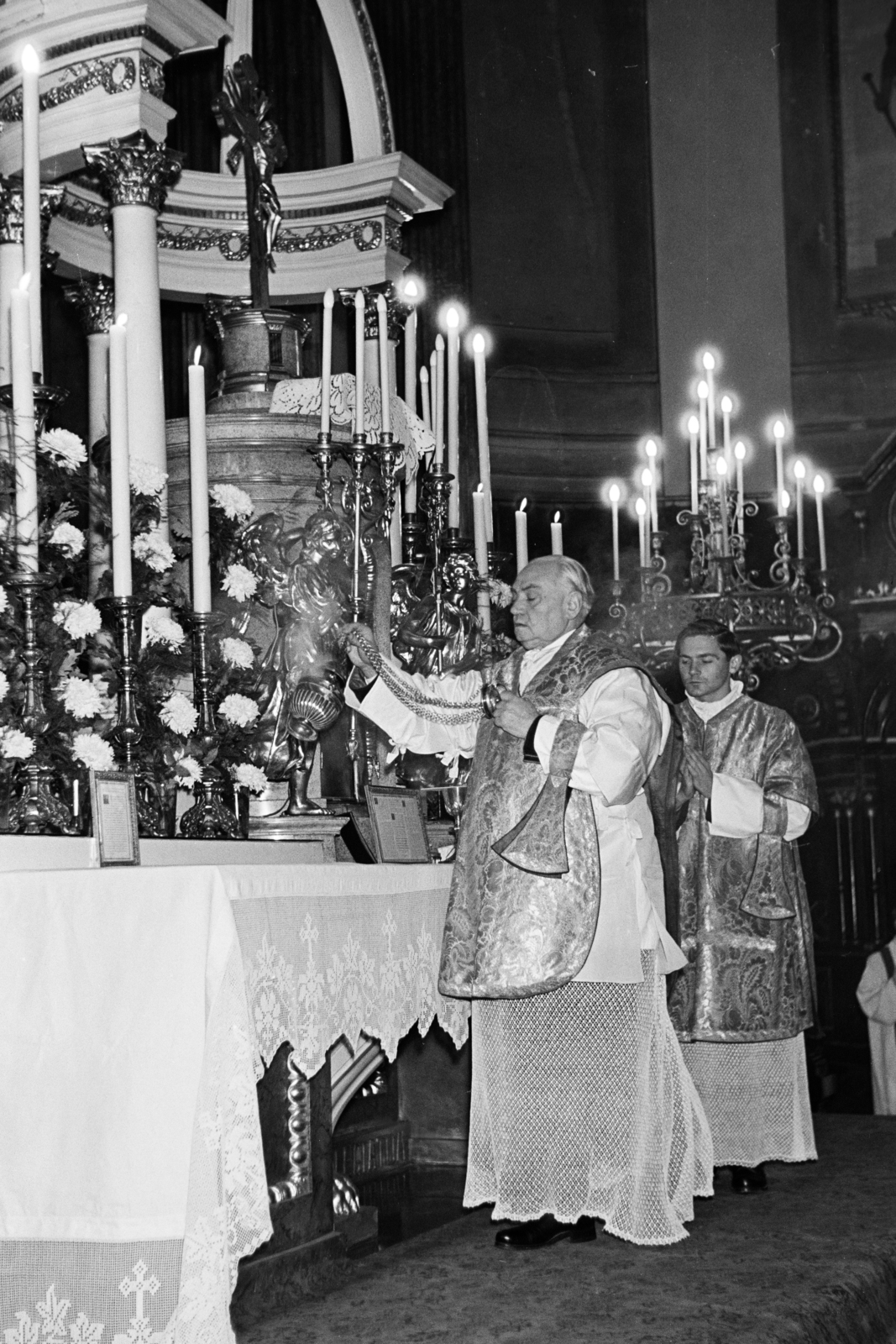 Hungary, Budapest VI., Pethő Sándor utca 2., Avilai nagy Szent Teréz-templom (Terézvárosi templom), a felvétel az oltár előtt készült., 1962, Hámori Gyula, Budapest, Fortepan #276076