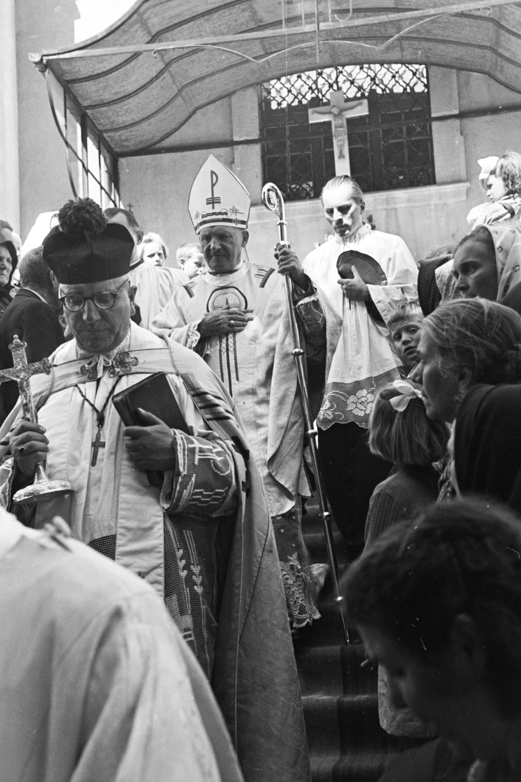 1960, Hámori Gyula, hívő, ornátus, püspök, birétum, feszület, pásztorbot, Fortepan #276085