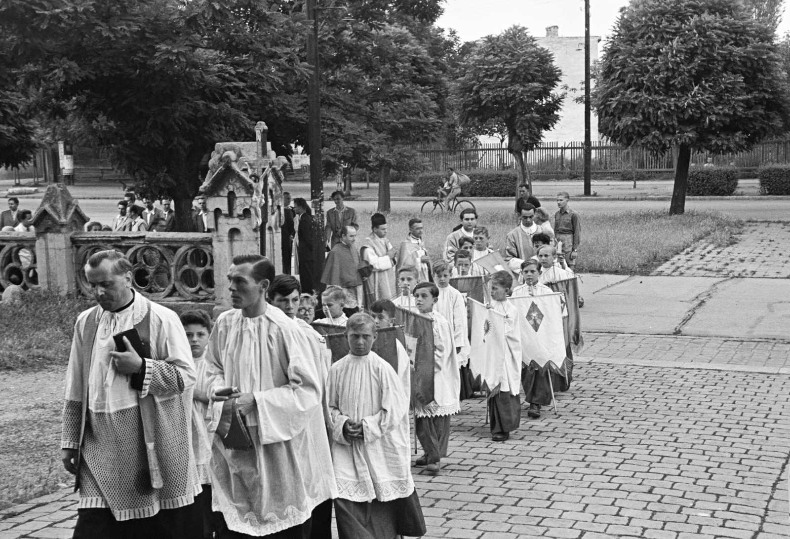 1955, Hámori Gyula, boys, priest, surplice, Fortepan #276122