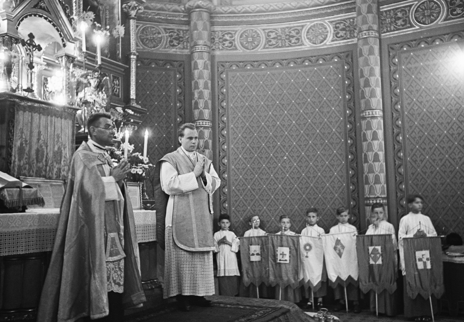 1955, Hámori Gyula, boys, priest, vestments, Fortepan #276129