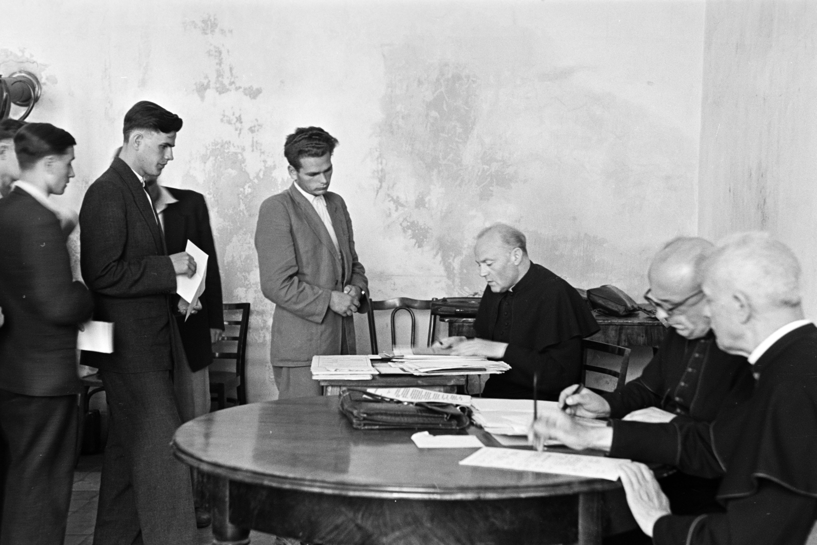 1955, Hámori Gyula, Best of, boys, suit, priest, standing in line, writing, documents, Fortepan #276142