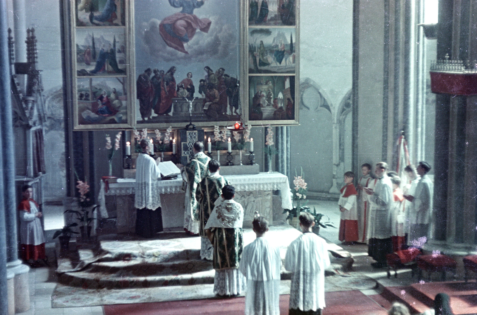 Hungary, Budapest V., Március 15. tér, Belvárosi Nagyboldogasszony Főplébánia-templom. A szárnyas oltár Molnár C. Pál alkotása., 1959, Hámori Gyula, Budapest, colorful, altarpiece, Fortepan #276185