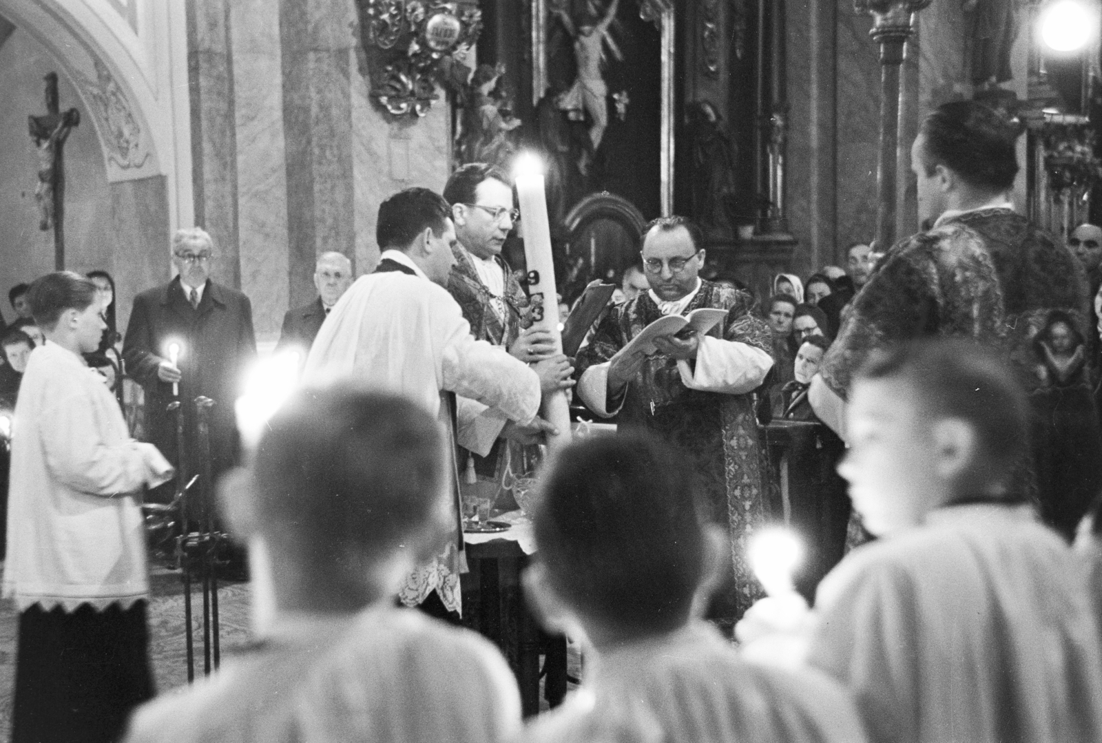 1958, Hámori Gyula, ministráns, gyertyafény, liturgia, Fortepan #276220