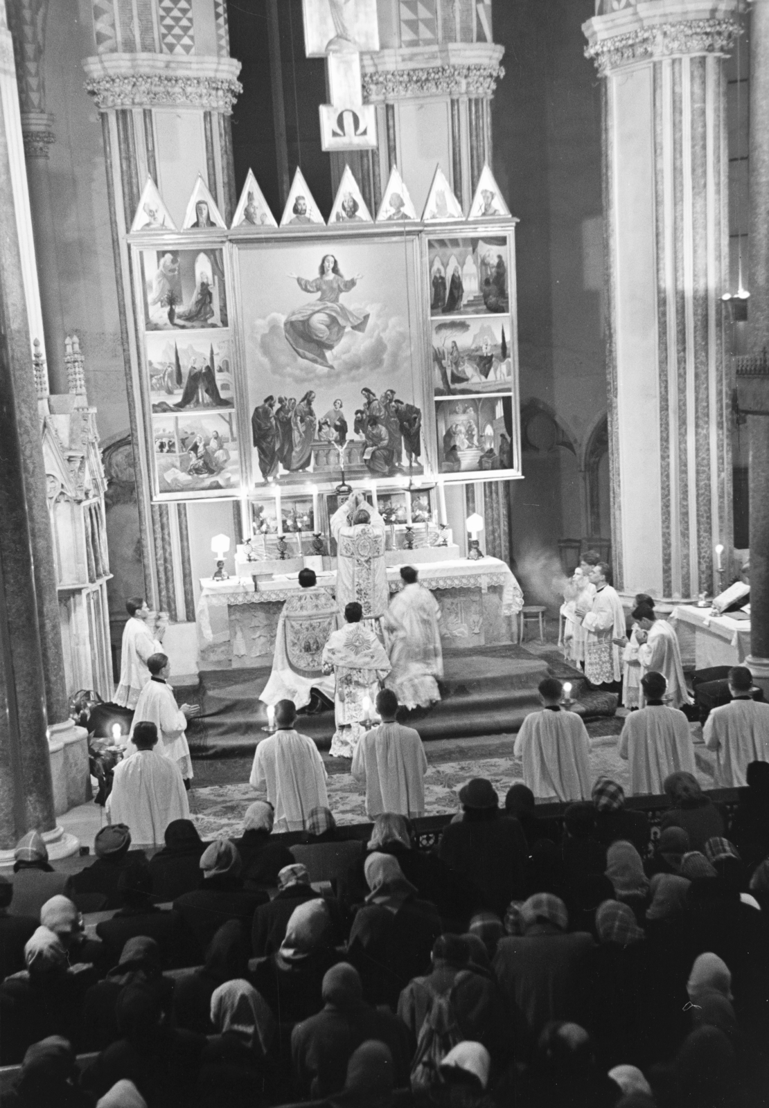 Hungary, Budapest V., Március 15. tér, Belvárosi Nagyboldogasszony Főplébánia-templom. A szárnyas oltár Molnár C. Pál alkotása., 1959, Hámori Gyula, Budapest, ritual, altarpiece, Fortepan #276230