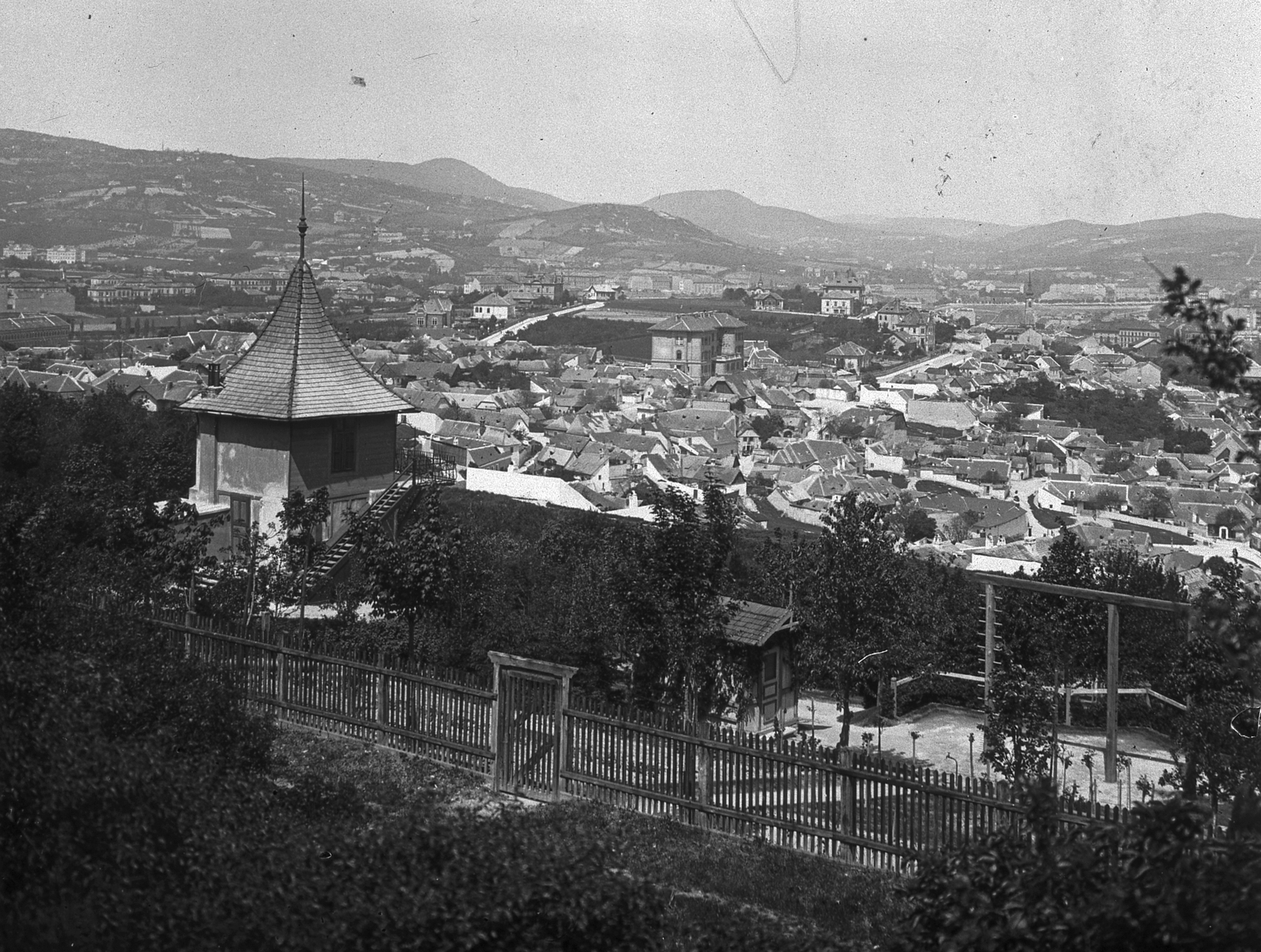 Magyarország, Gellérthegy, Budapest I., kilátás a Tabán és a Krisztinaváros felé., 1902, Schoch Frigyes, látkép, Budapest, Fortepan #27626