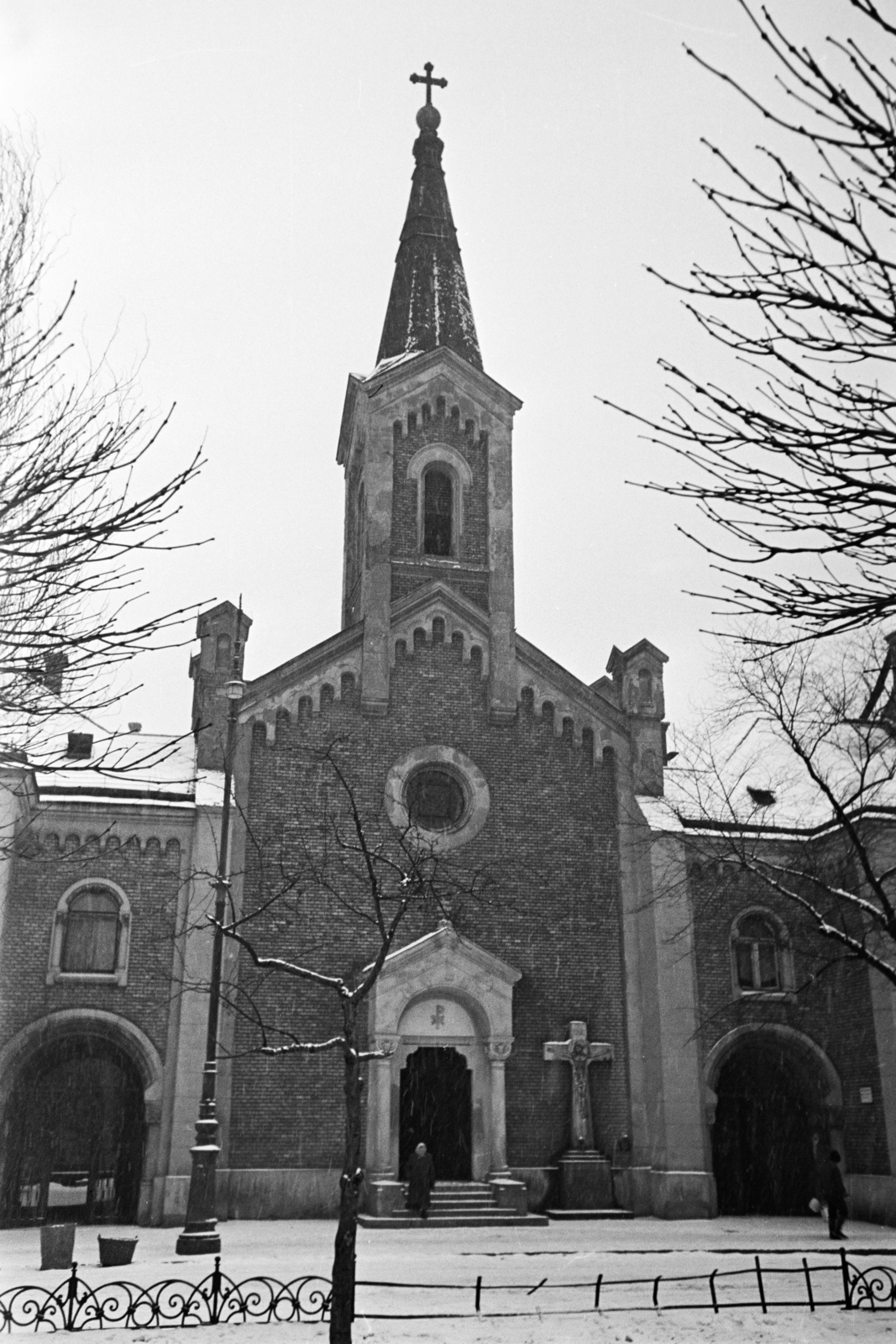 Hungary, Budapest VII., Rózsák tere, szemben a görögkatolikus templom., 1956, Hámori Gyula, Budapest, church, Fortepan #276269