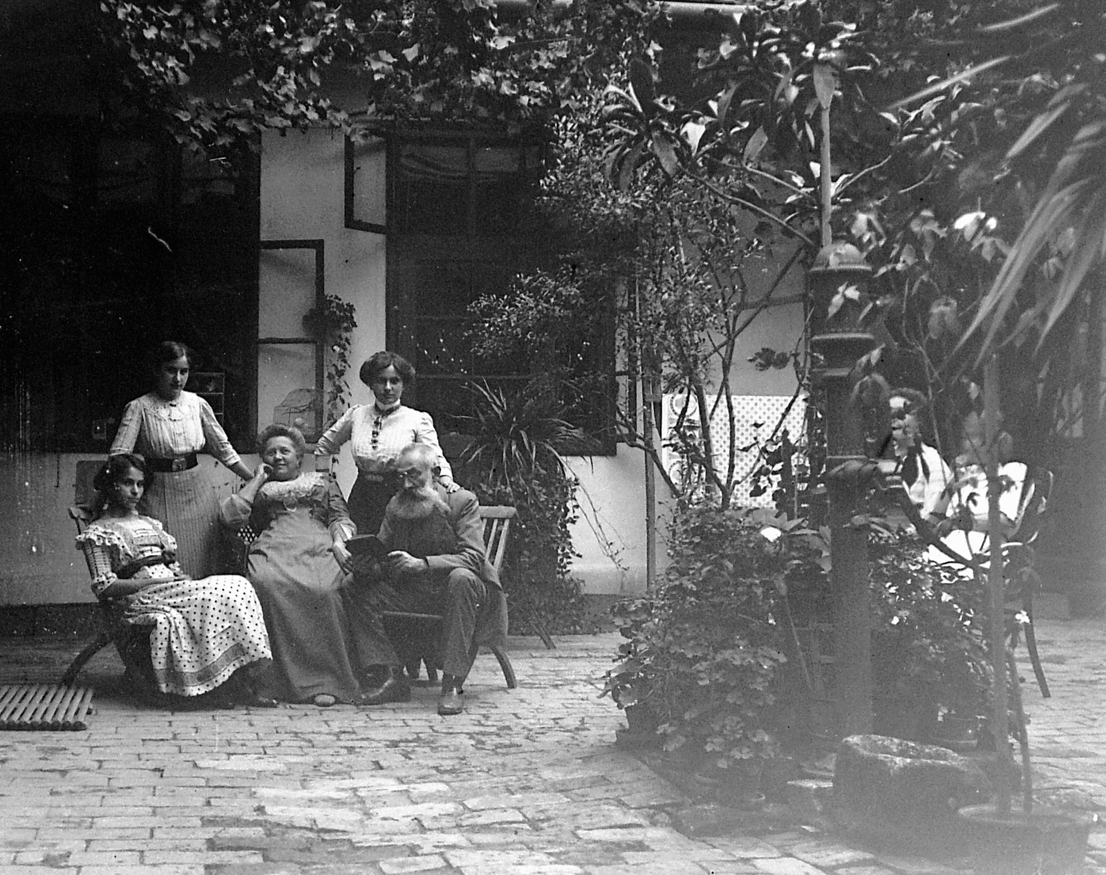 1918, Fortepan, garden, yard, well, tableau, women, genre painting, furniture, man, beard, Fortepan #2763