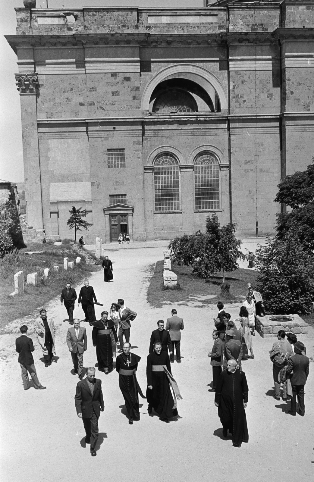 Magyarország, Esztergom, a felvétel a Bazilika mellett készült., 1960, Hámori Gyula, pap, Fortepan #276310