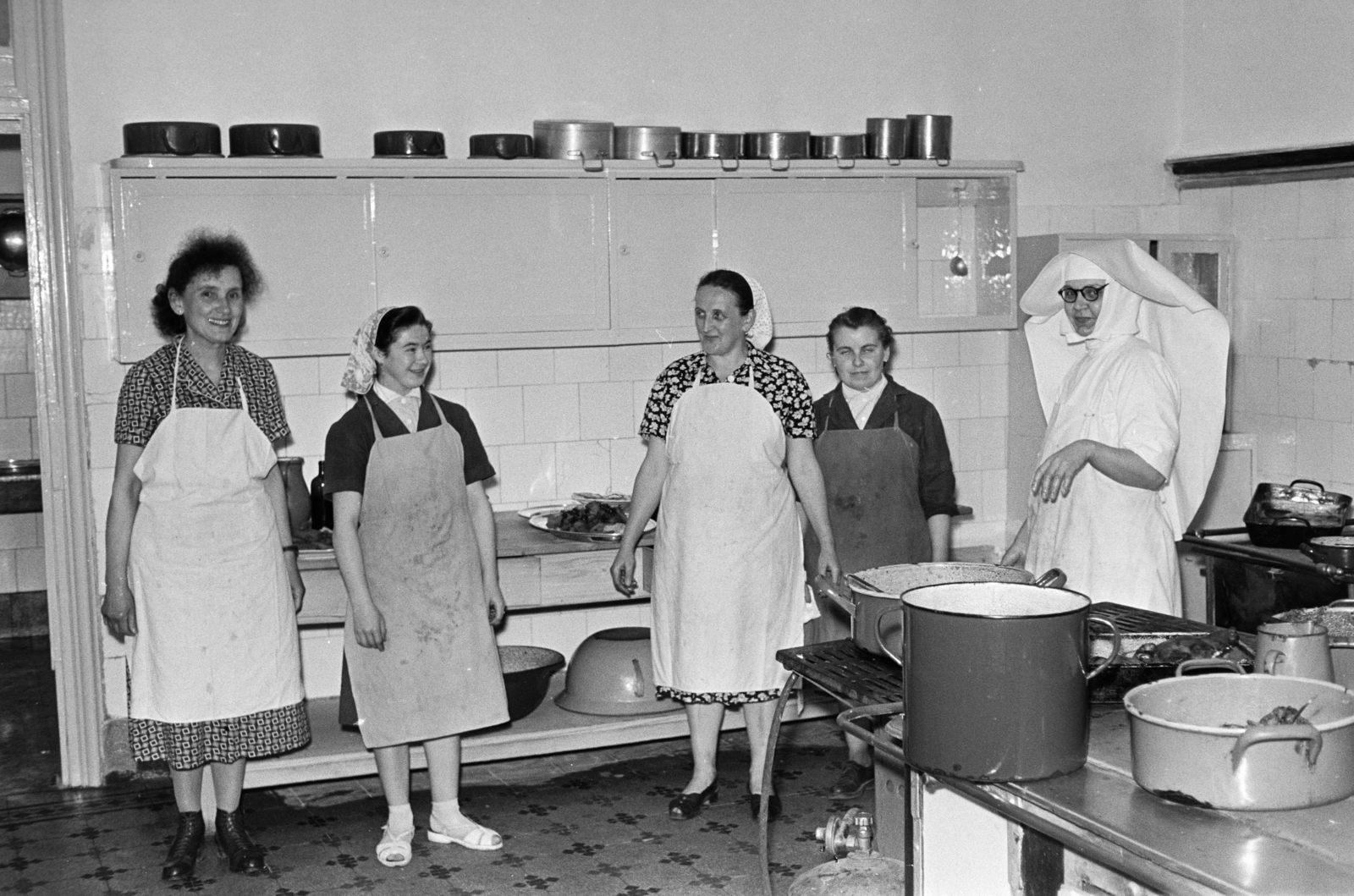 1960, Hámori Gyula, apáca, kakukktojás, kötény, konyhás, konyha, Fortepan #276314