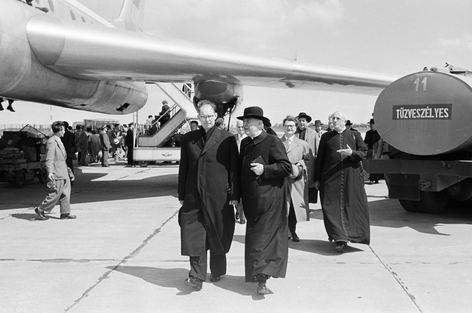 1960, Hámori Gyula, repülőgép, tankautó, Tupoljev Tu-104, Fortepan #276373