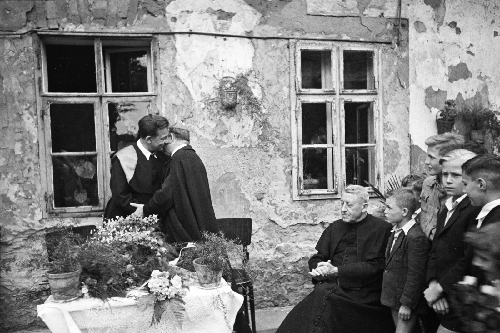 1959, Hámori Gyula, asztal, pap, szobanövény, Fortepan #276405