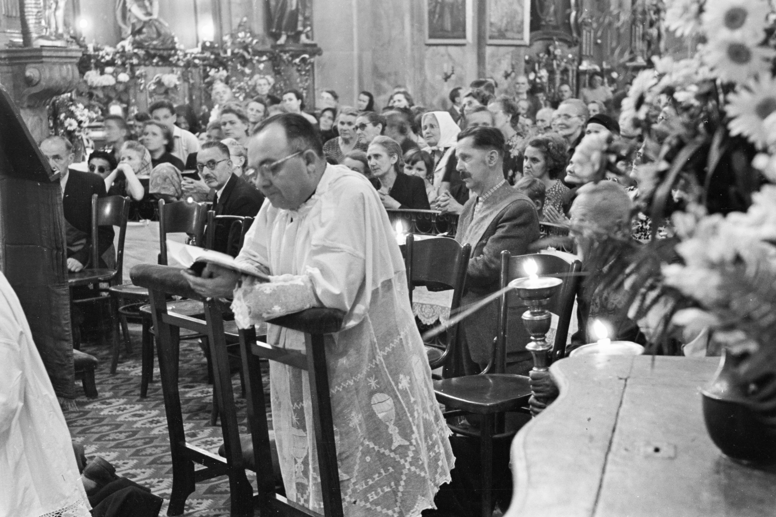 1956, Hámori Gyula, devotee, kneeling, surplice, liturgy, Fortepan #276413