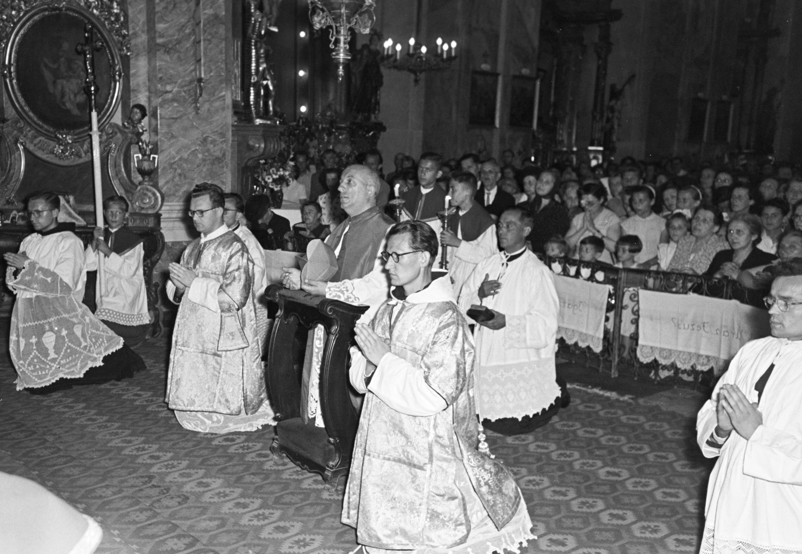1956, Hámori Gyula, devotee, kneeling, liturgy, Fortepan #276415