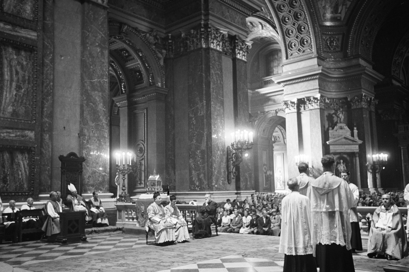 1956, Hámori Gyula, church interior, candlelight, Fortepan #276431