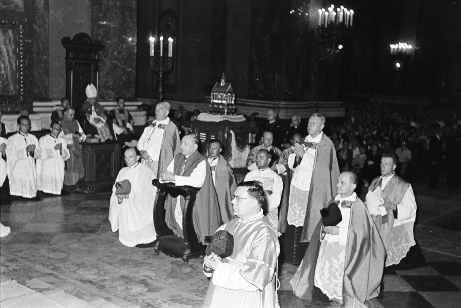 1956, Hámori Gyula, kneeling, ritual, Fortepan #276438