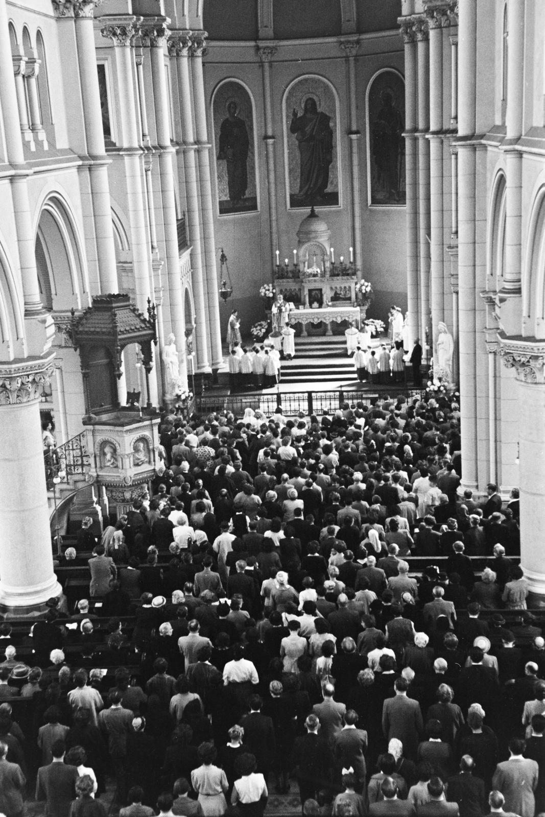 Hungary, Budapest IX., Bakáts tér, Assisi Szent Ferenc-templom, főhajó, szemben a főszentély és az oltár., 1963, Hámori Gyula, Budapest, Fortepan #276502