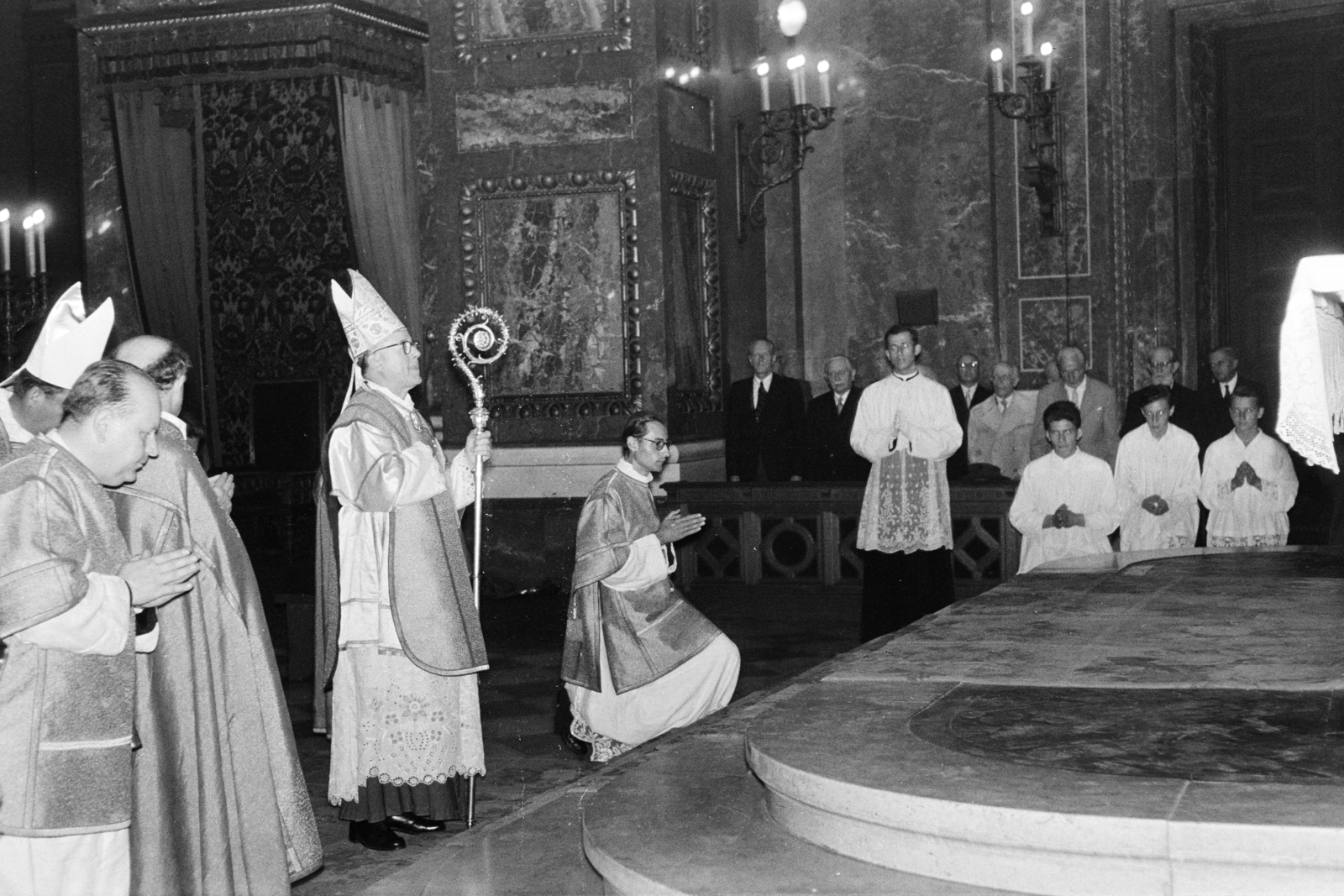 Hungary, Budapest V., Szent István tér, Szent István-bazilika, középen Kovács Sándor szombathelyi megyéspüspök az általa pontifikált szentmisén., 1965, Hámori Gyula, Budapest, bishop, liturgy, basilica, Fortepan #276523