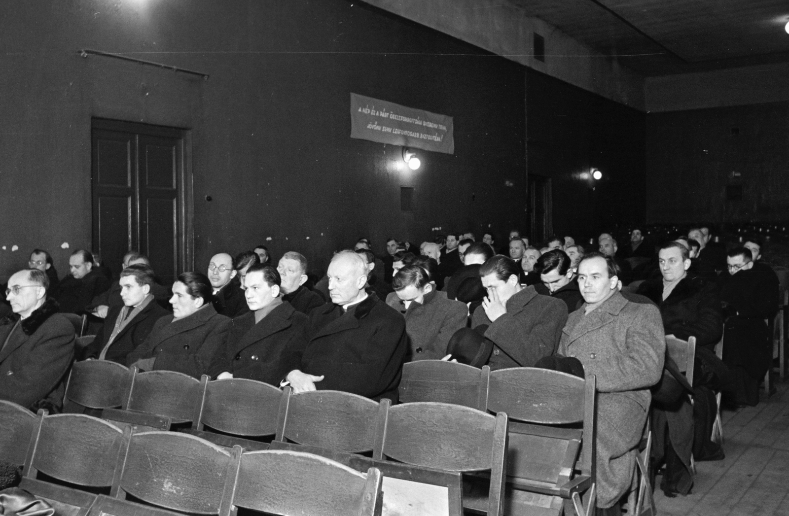 1955, Hámori Gyula, coat, men, auditorium, slogan, movie theater, Fortepan #276540