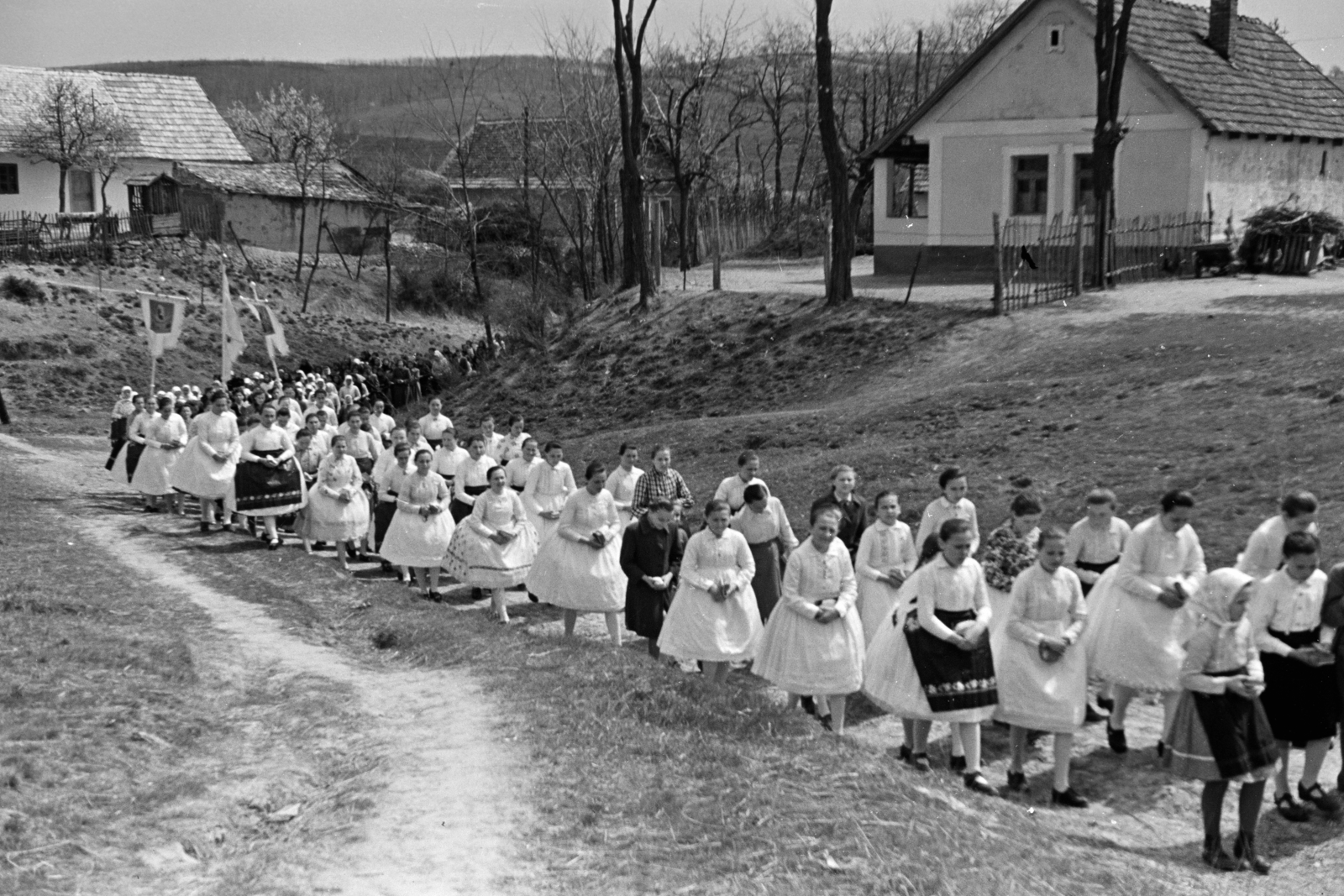 1960, Hámori Gyula, girls, folk costume, Fortepan #276599