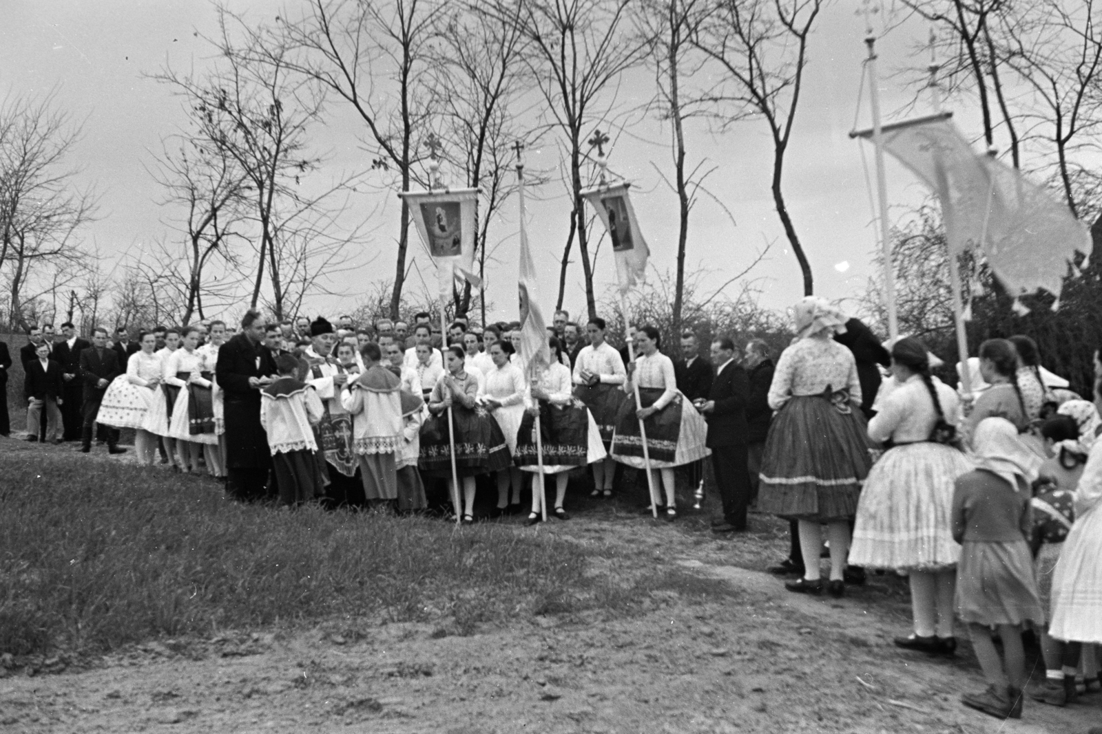 1960, Hámori Gyula, girls, folk costume, Fortepan #276601