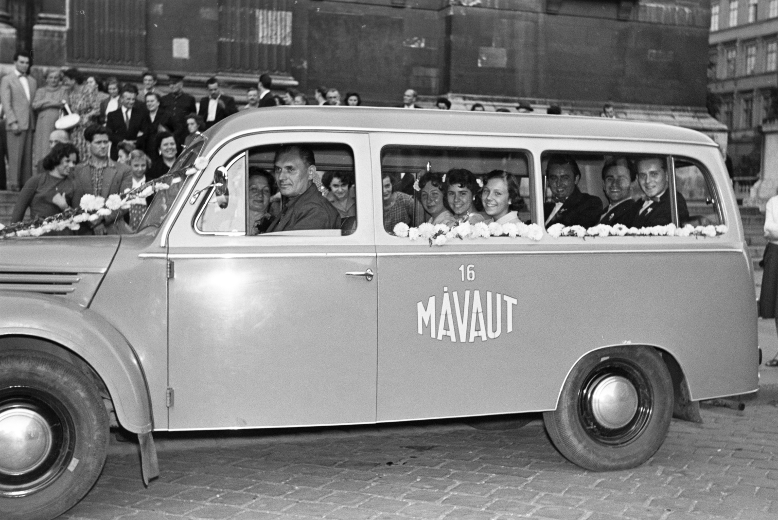 1961, Hámori Gyula, MÁVAUT-organisation, Framo-brand, flower decoration, bride, Fortepan #276635