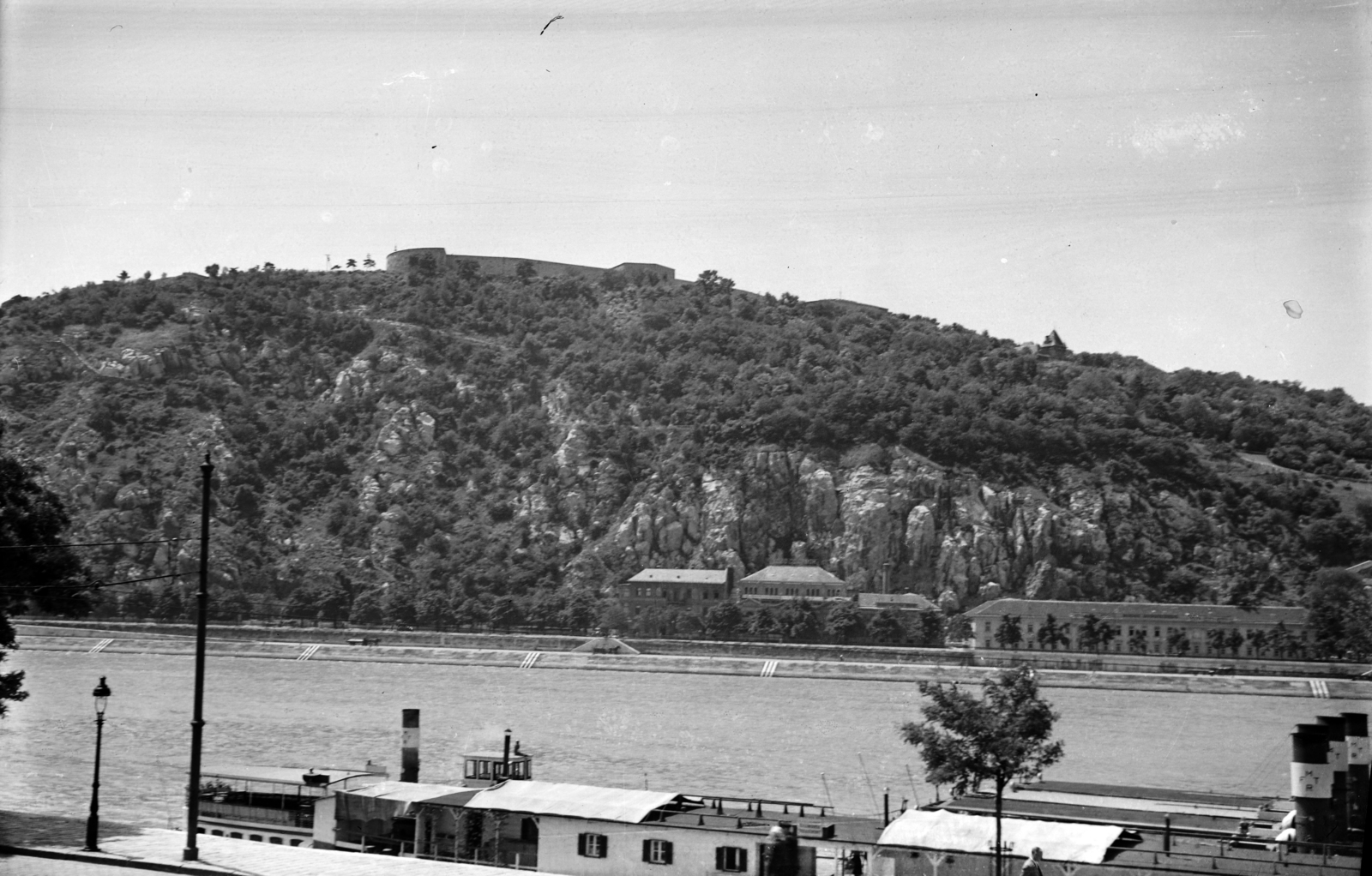 Hungary, Budapest V.,Budapest I., a Rudas fürdő és a Gellért-hegy a Belgrád (Ferenc József) rakpart felől nézve., 1941, Korner Veronika, Danube's shore, Budapest, Fortepan #276861