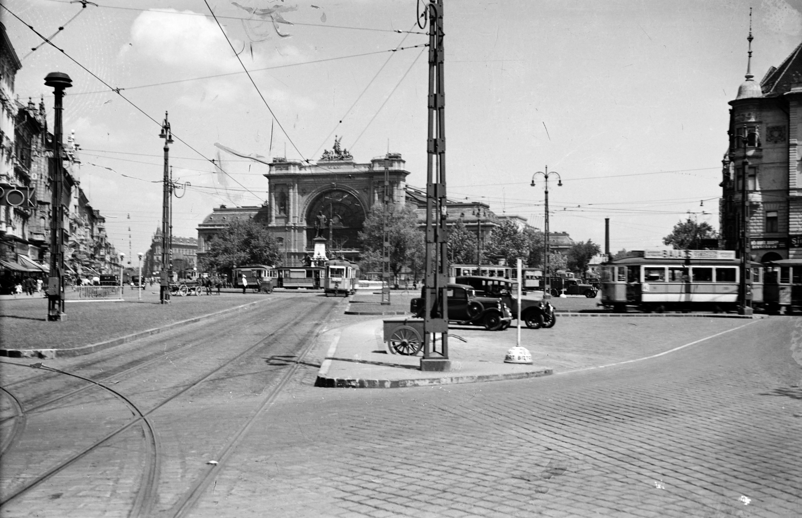 Hungary, Budapest VII.,Budapest VIII., Baross tér, Keleti pályaudvar., 1941, Korner Veronika, Best of, tram, street view, train station, Budapest, Fortepan #276874