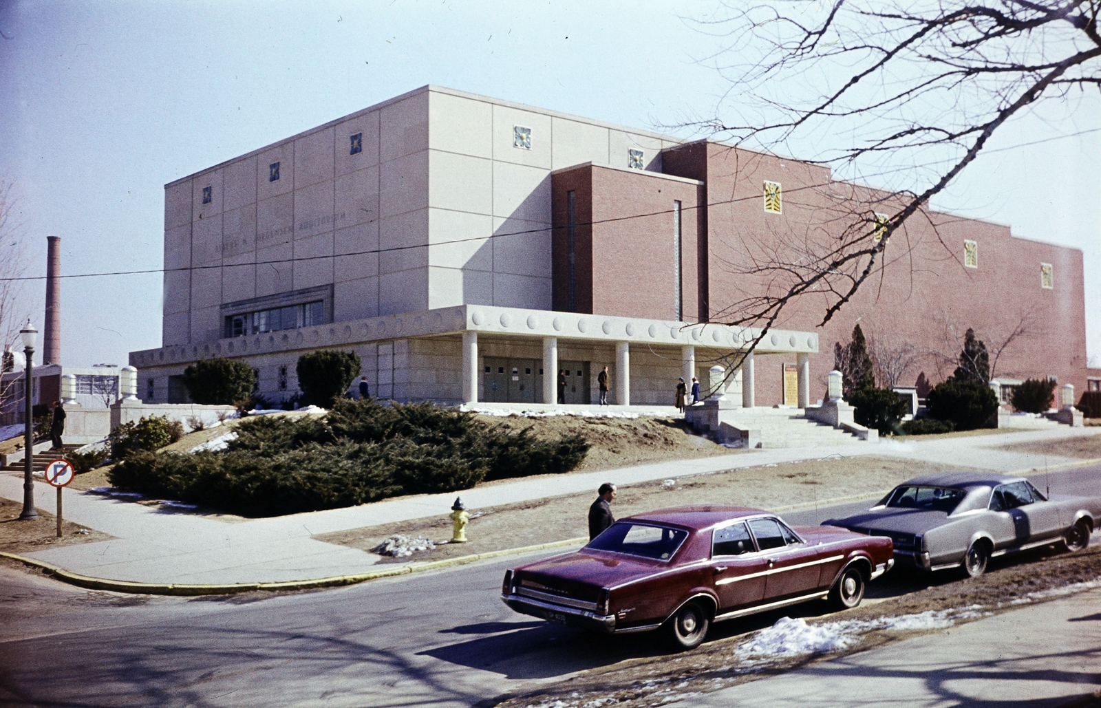 Amerikai Egyesült Államok, Connecticut állam, Mansfield, Hillside Road 2132, Connecticuti Egyetem, Jorgensen Előadóművészeti Központ., 1977, Monoki Miklós, Fortepan #276908