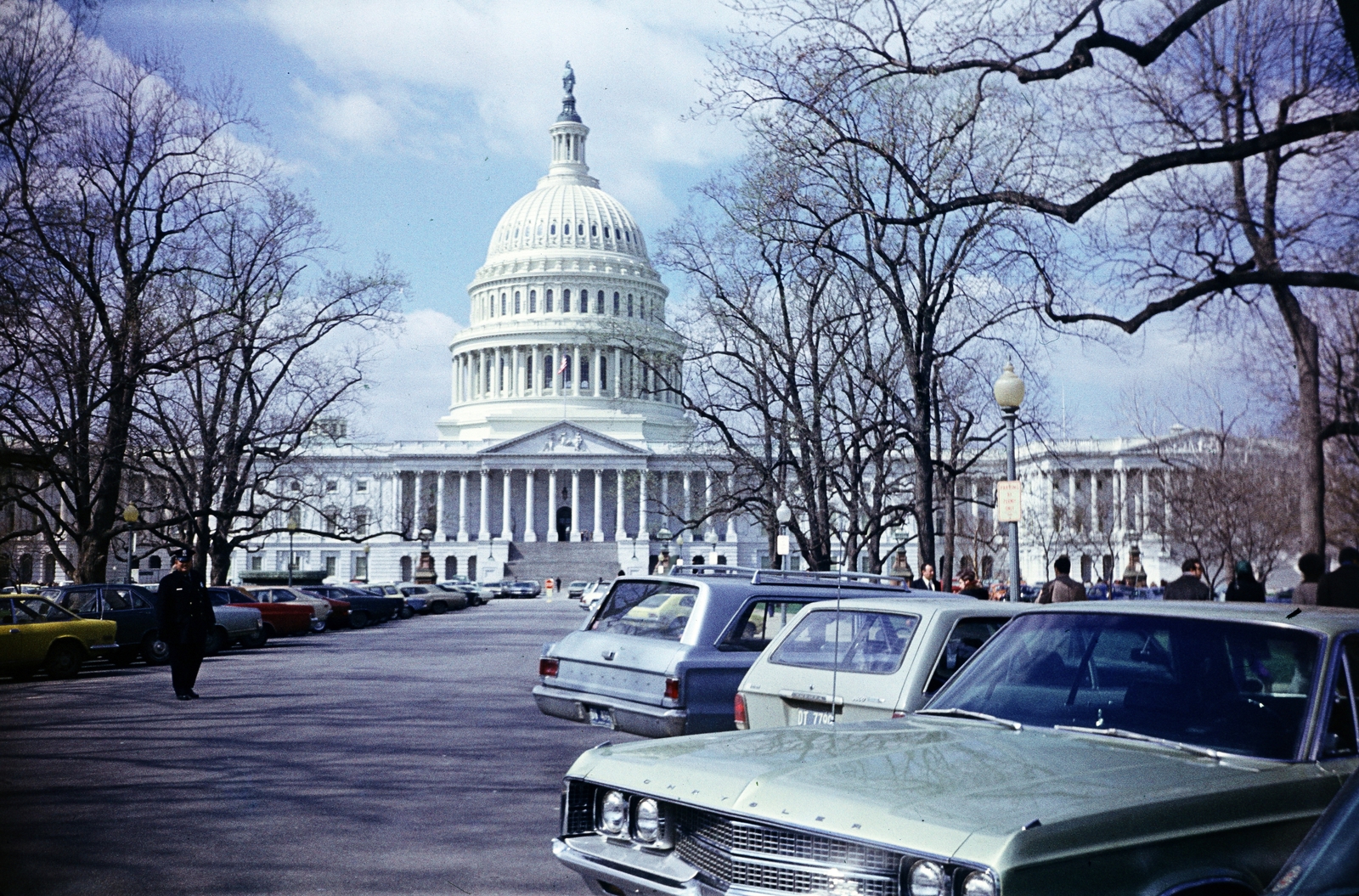 USA, Washington, D.C., a Capitolium homlokzata a 1st Street felől., 1977, Monoki Miklós, car park, Fortepan #276913