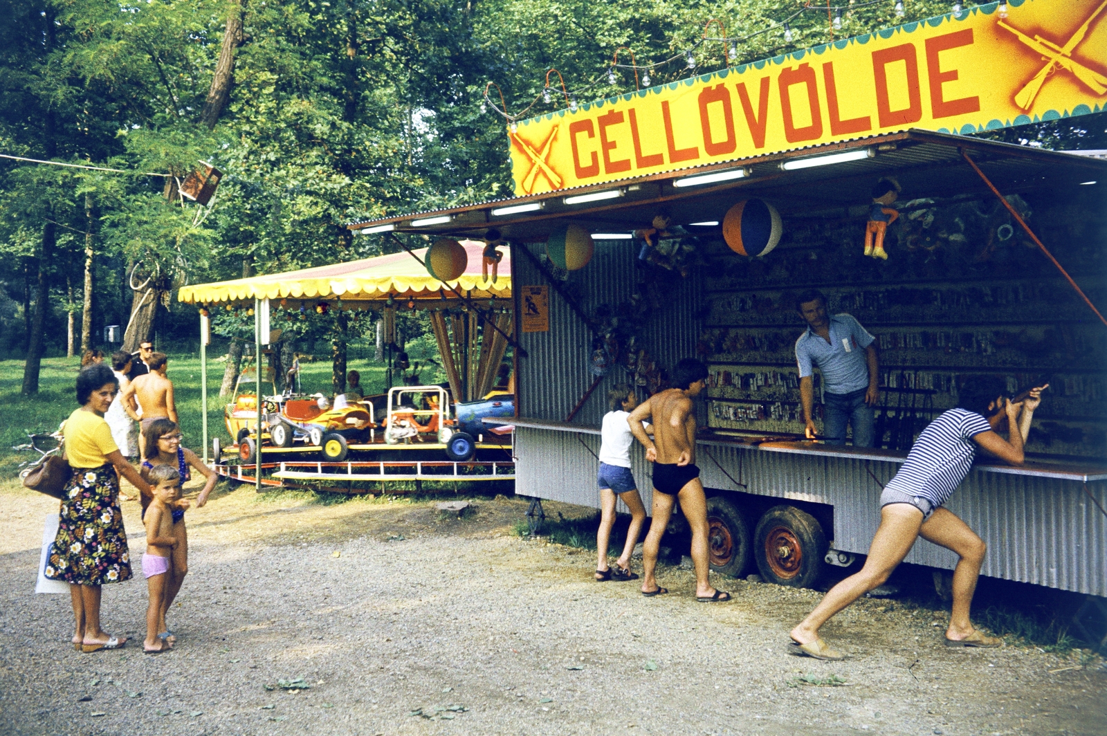 1979, Monoki Miklós, shooting-gallery, amusement park, colorful, posture, Fortepan #276917