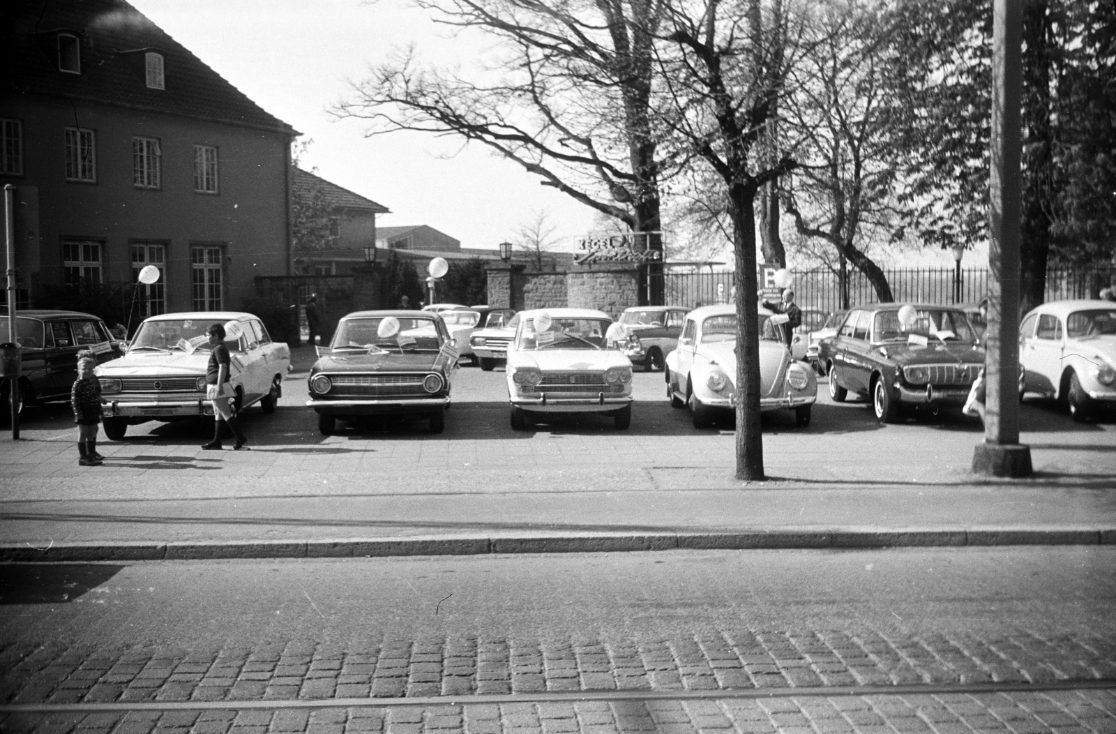 1968, Monoki Miklós, car park, Fortepan #276949