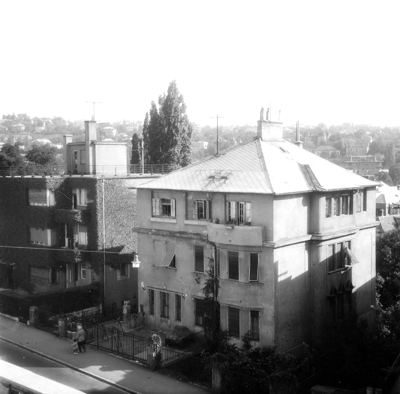 Hungary, Budapest II., Fillér utca, rálátás a 27. és 25. számú házra., 1962, Németh Tamás, Budapest, Fortepan #276974