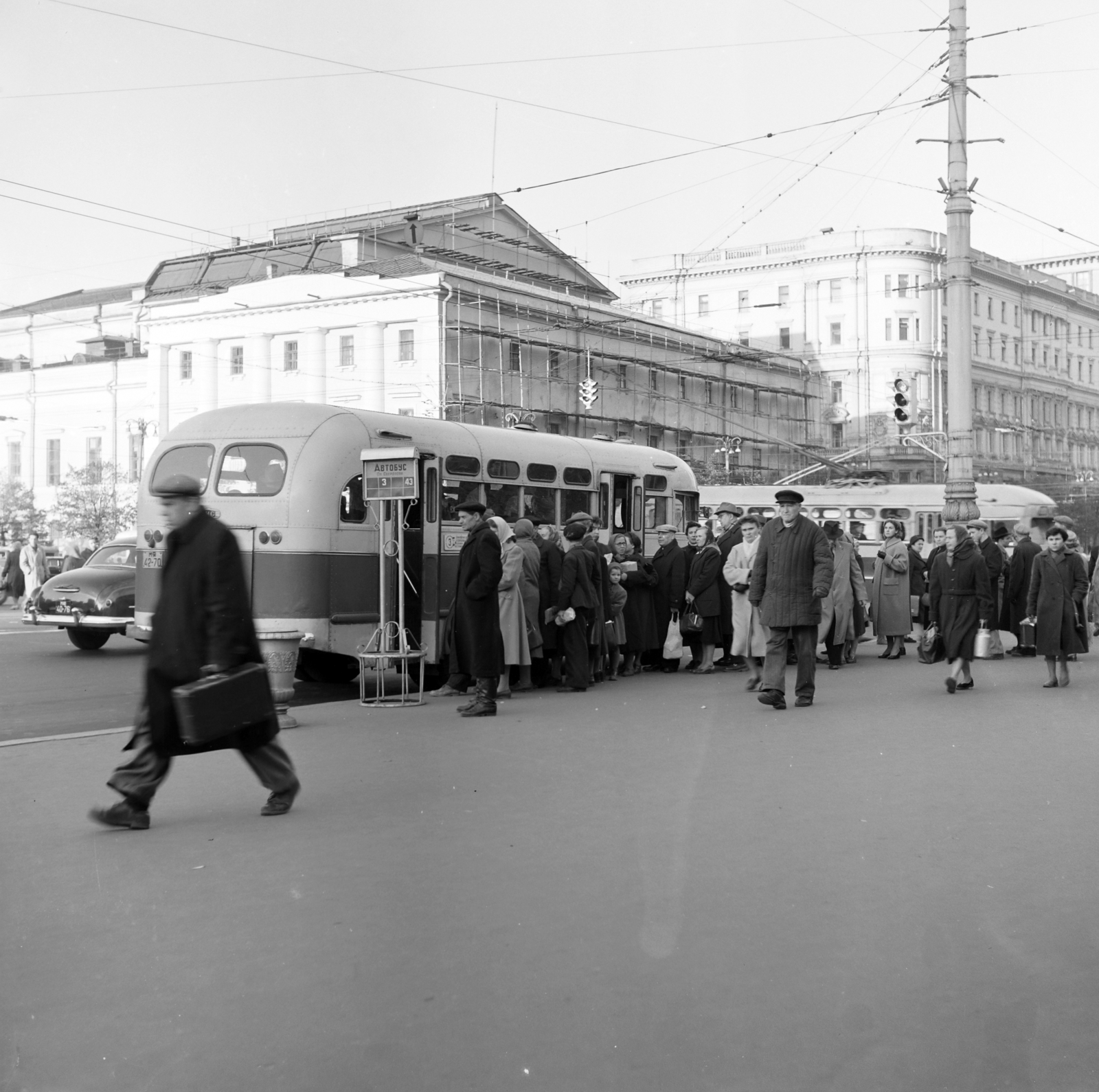 Russia, Moscow, Színház (Szverdlov) tér a Tyeatralnij projezd (Proszpekta Marksza) felé nézve., 1958, Németh Tamás, Fortepan #276985