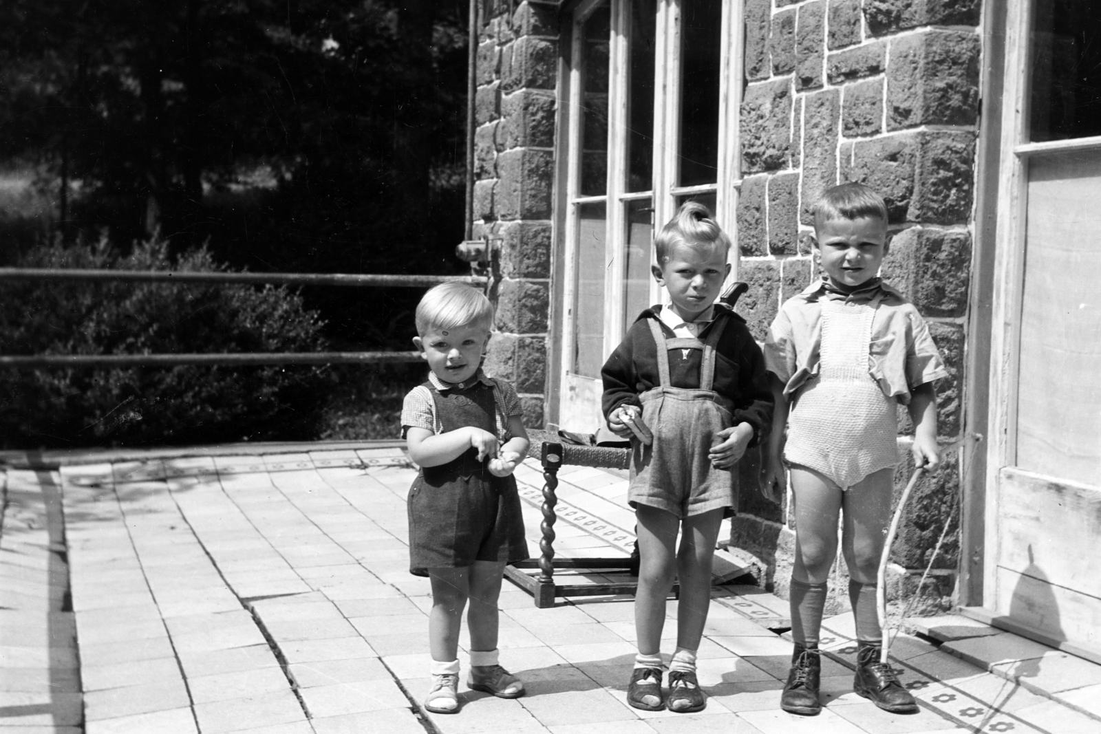 1956, Obetkó Miklós, kid, terrace, bow, Fortepan #277004