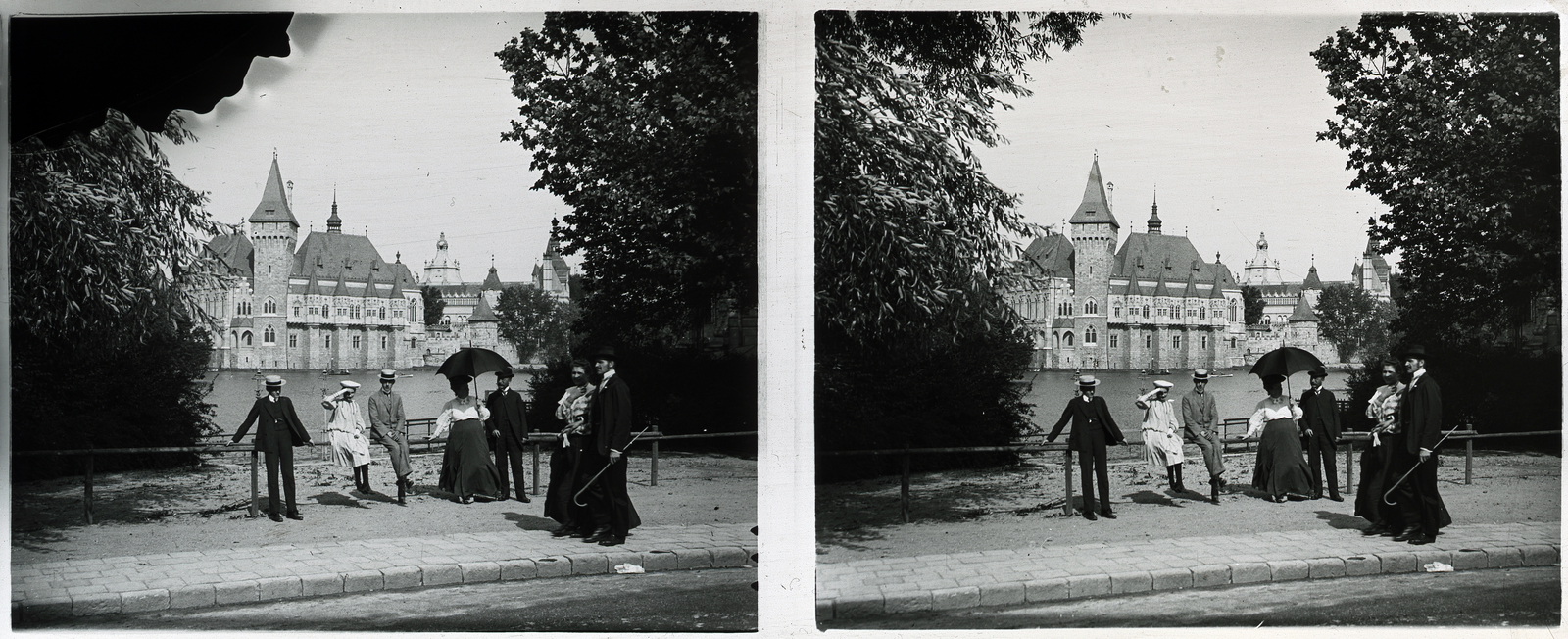 Magyarország, Városliget, Budapest XIV., Vajdahunyad vára., 1907, Schoch Frigyes, épített örökség, kastély, építészet, Alpár Ignác-terv, sztereófotó, eklektikus építészet, Budapest, korláton ülni, Fortepan #27705
