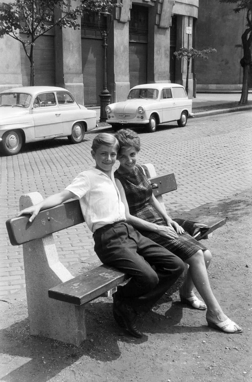 Magyarország, Budapest XIII., Újpesti rakpart, a felvétel az 5-ös számú ház előtt készült. Jobbra a Katona József utca torkolata látható., 1968, Obetkó Miklós, rendszám, Trabant 600, Budapest, Fortepan #277050