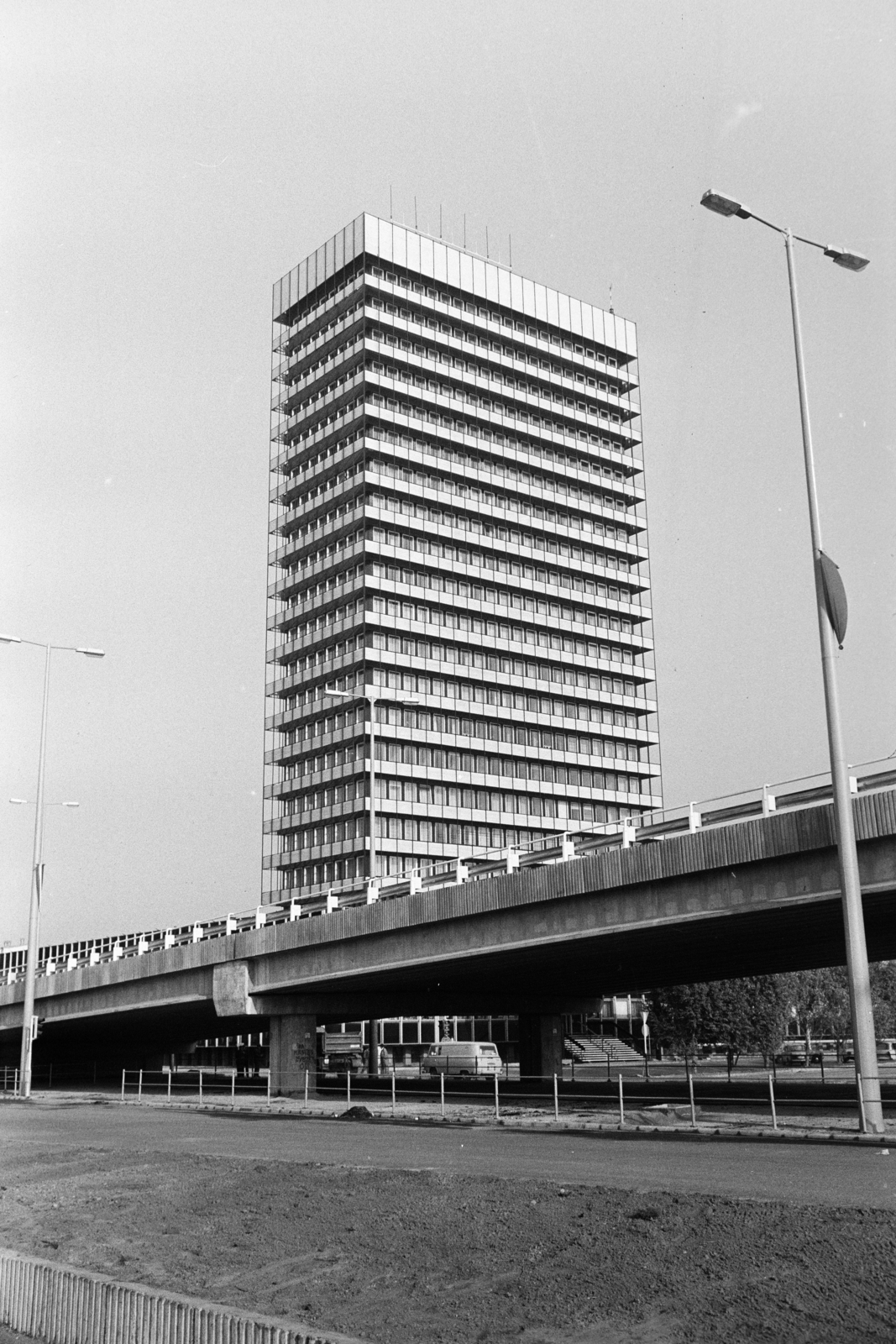 Hungary, Budapest XIII., Váci út, SZOT irodaház (később Nyugdíjfolyósító)., 1984, Obetkó Miklós, tall house, Budapest, Fortepan #277101