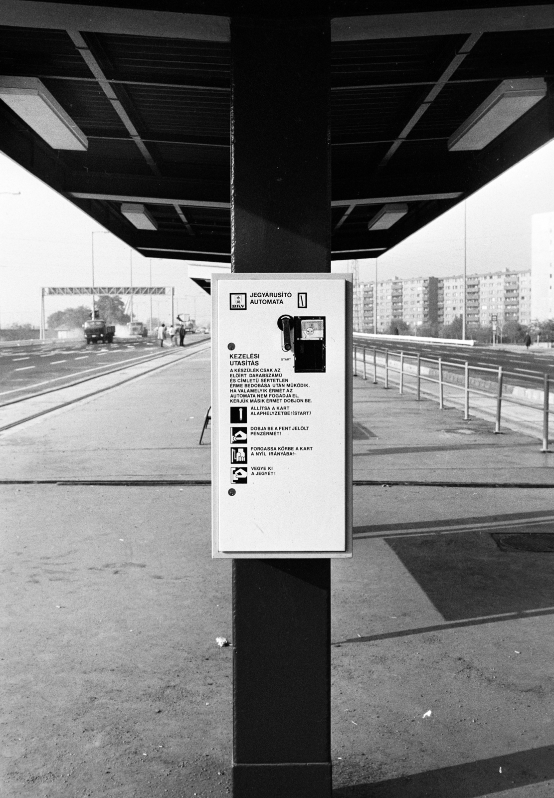 Hungary, Budapest XIII., Árpád híd, villamosmegálló a pesti hídfőnél., 1984, Obetkó Miklós, Budapest, Fortepan #277103