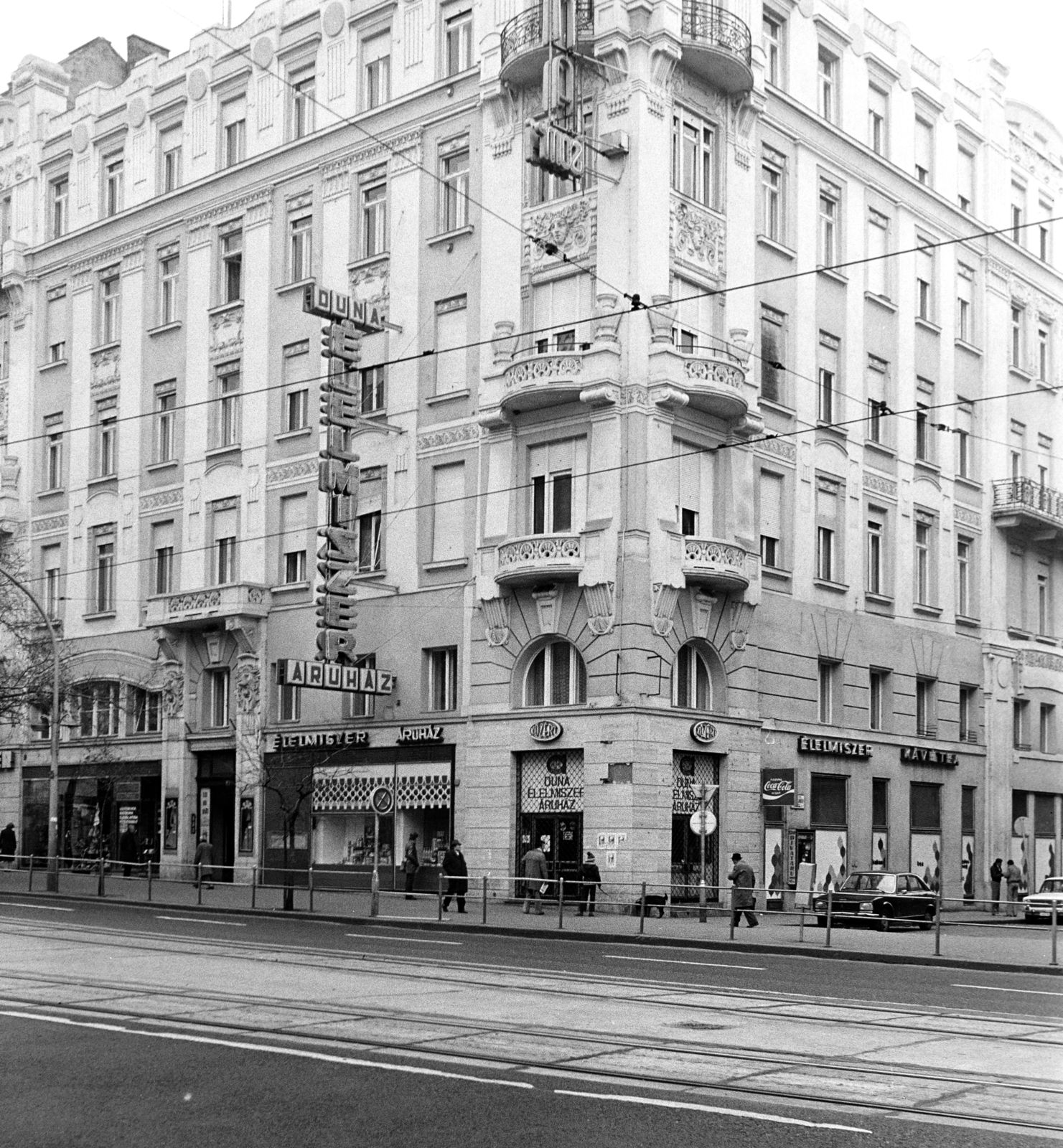 Hungary, Budapest XIII., Szent István körút, szemben a Hollán Ernő (Fürst Sándor) utca sarkán álló épület látható., 1980, Obetkó Miklós, Budapest, Fortepan #277141