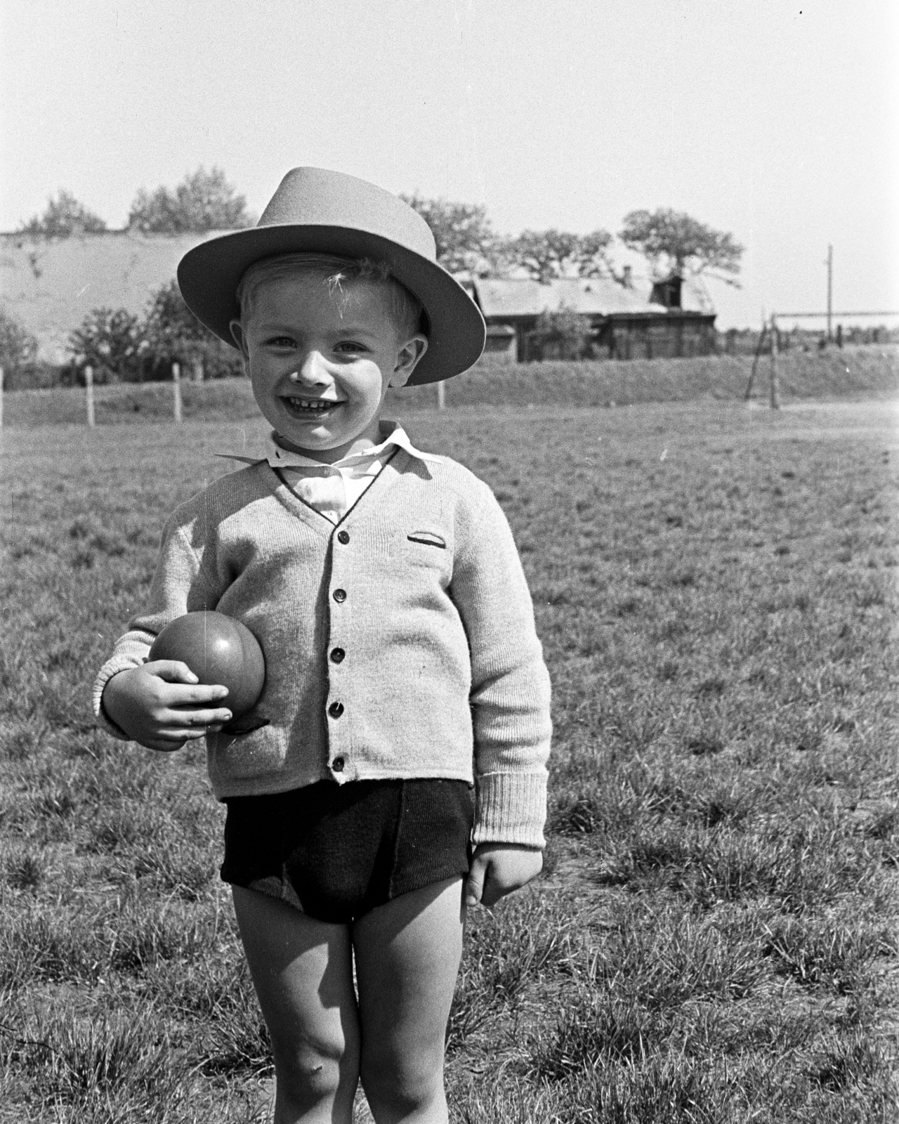 1957, Obetkó Miklós, kid, hat, cardigan, ball, Fortepan #277163