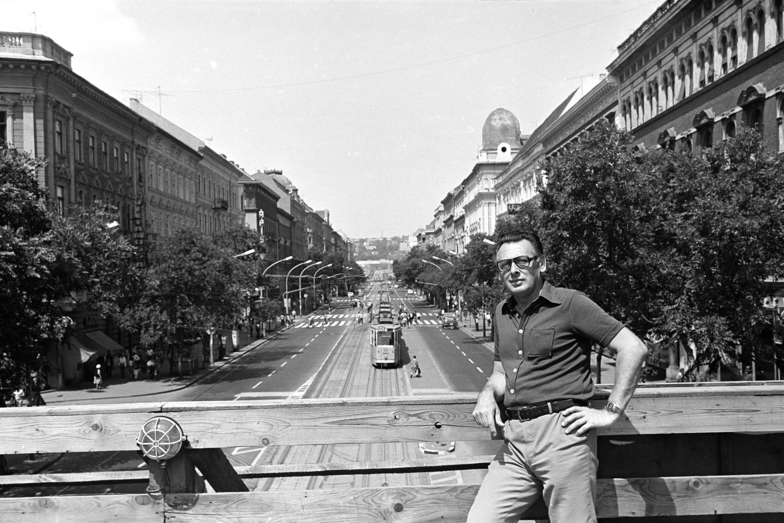 Hungary, Budapest V.,Budapest XIII., Szent István körút a Margit híd felé nézve. A felvétel a Marx téri építési munkálatok idejére felállított, ideiglenes gyalogos felüljárón készült., 1980, Obetkó Miklós, Best of, Budapest, Fortepan #277187
