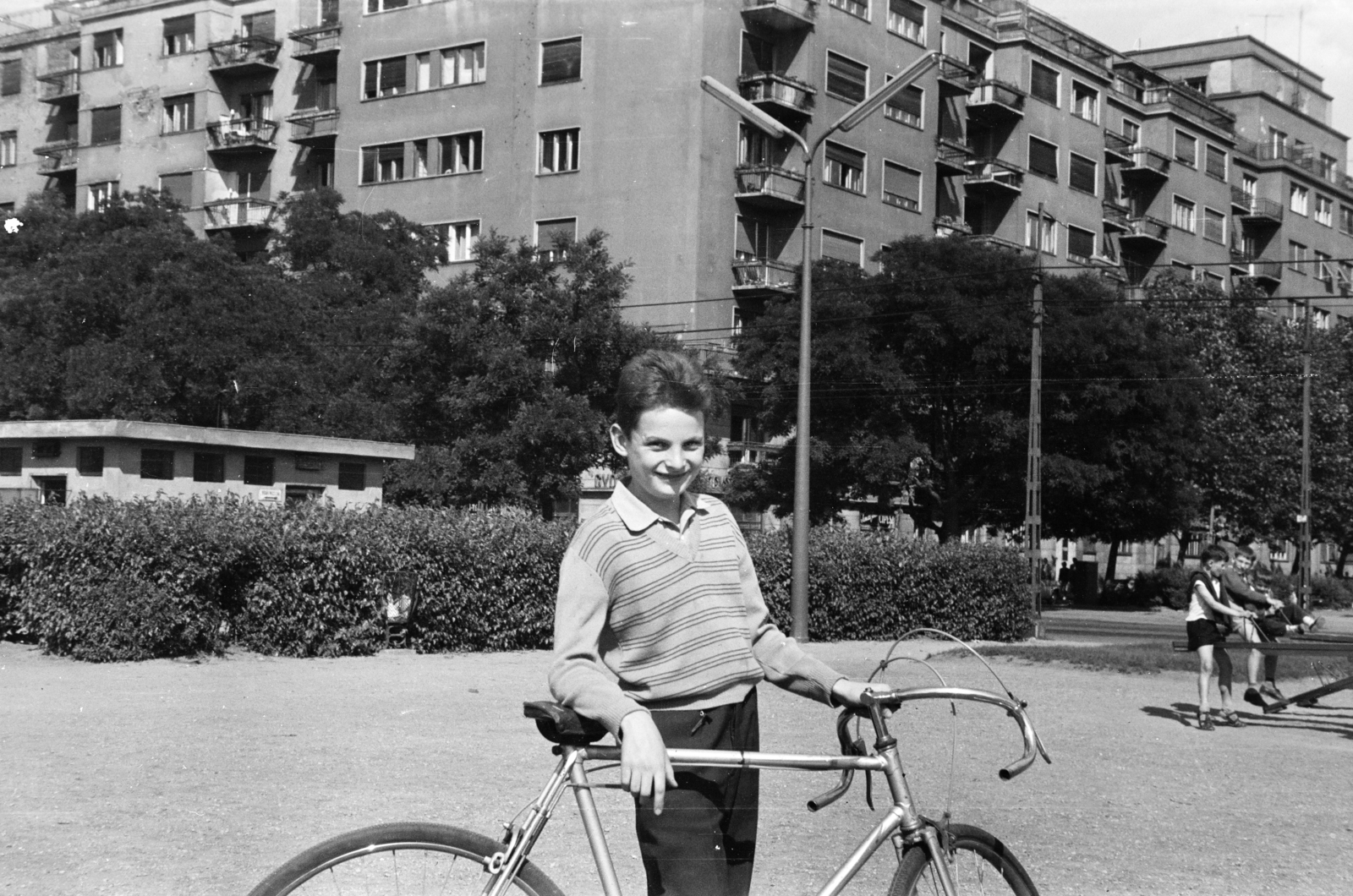 Hungary, Budapest XIII., Szent István park., 1962, Obetkó Miklós, Budapest, bicycle, Fortepan #277197