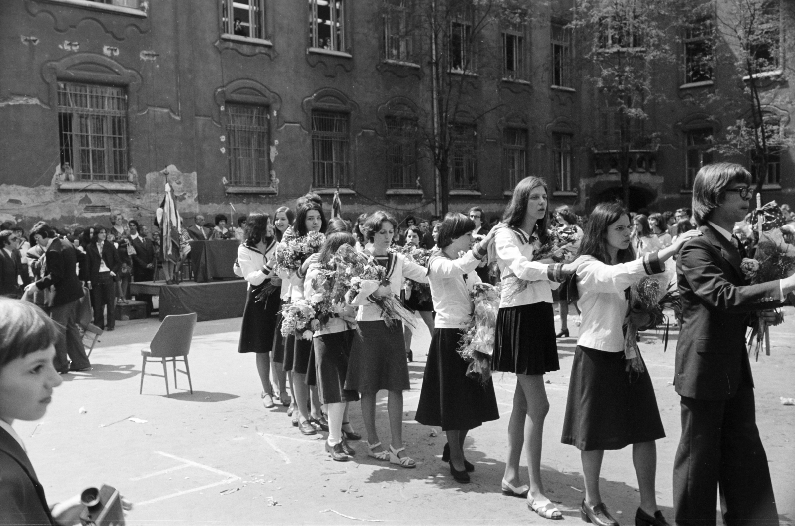 Magyarország, Budapest VI., Munkácsy Mihály utca 26., a Kölcsey Ferenc Gimnázium udvara, ballagás., 1977, Obetkó Miklós, ballagás, Budapest, Fortepan #277237