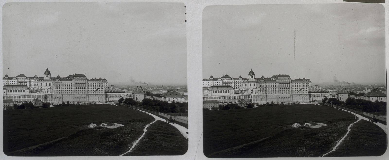 Hungary, Budapest I., a Királyi Palota (később Budavári Palota) (Ybl Miklós, 1905.) a Naphegy tér felől nézve, szemben a Fém utca., 1902, Schoch Frigyes, architectural heritage, flag, architecture, Miklós Ybl-design, Alajos Hauszmann-design, stereophoto, Budapest, Fortepan #27730