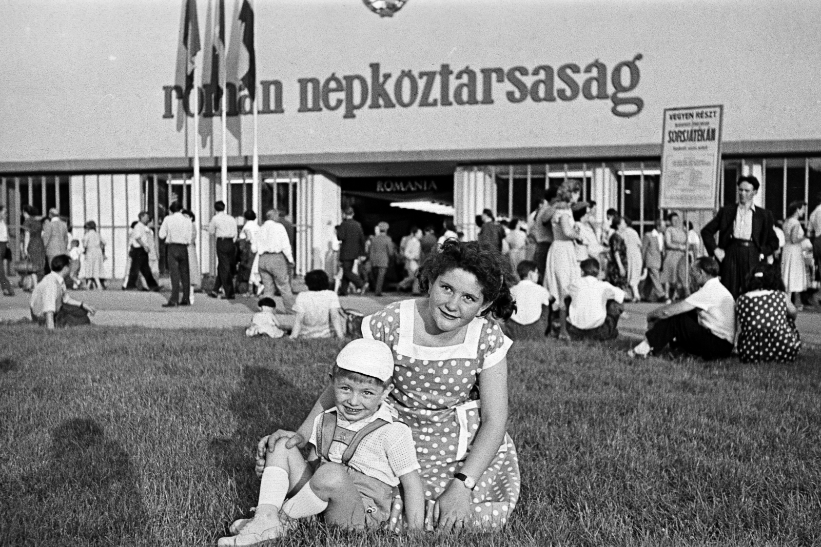 1958, Obetkó Miklós, kid, sitting on the ground, mother, dotted dress, Fortepan #277306