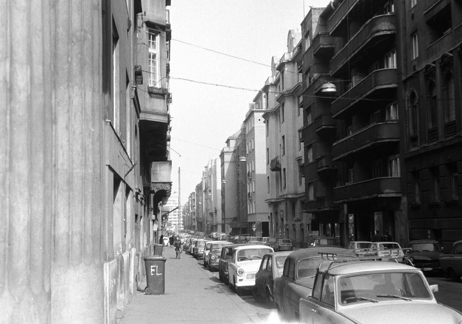 Magyarország, Budapest XIII., Tátra (Sallai Imre) utca, a felvétel a 4-es számú ház előtt, a Szent István körút - Katona József utca közötti szakaszon készült., 1979, Obetkó Miklós, Budapest, Fortepan #277307