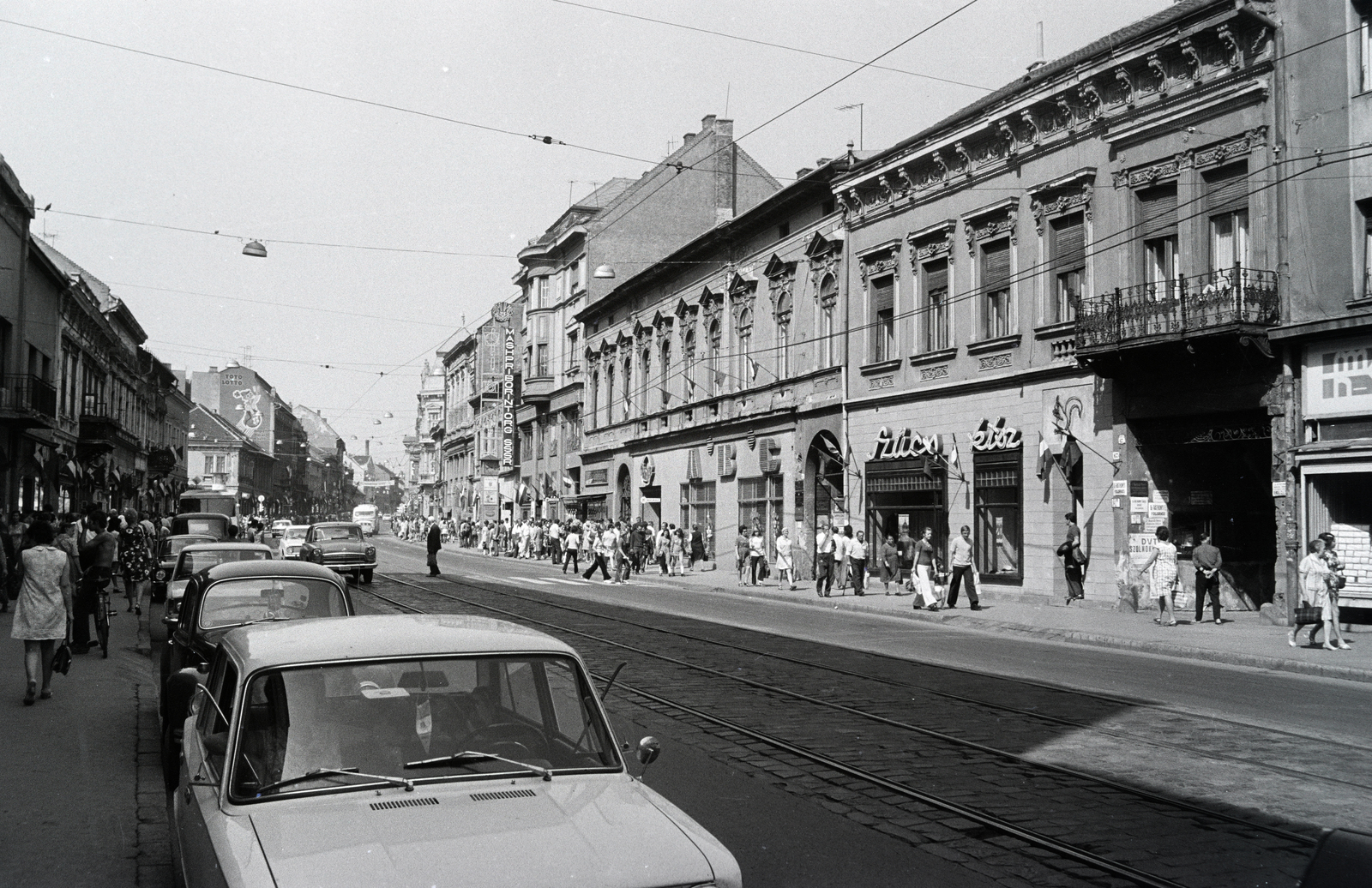 Hungary, Miskolc, a Széchenyi utca Diósgyőr felé, a "villanyrendőr" kereszteződés előtt., 1971, Obetkó Miklós, Fortepan #277328