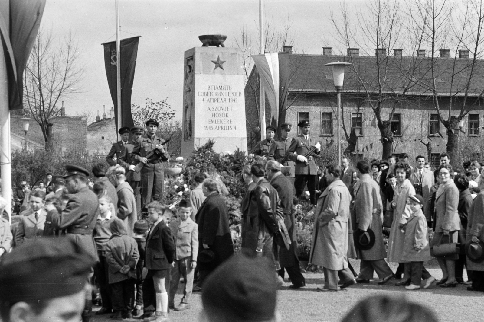 Magyarország, Budapest XIII., Béke tér, szovjet emlékmű., 1961, Obetkó Miklós, Budapest, Fortepan #277420