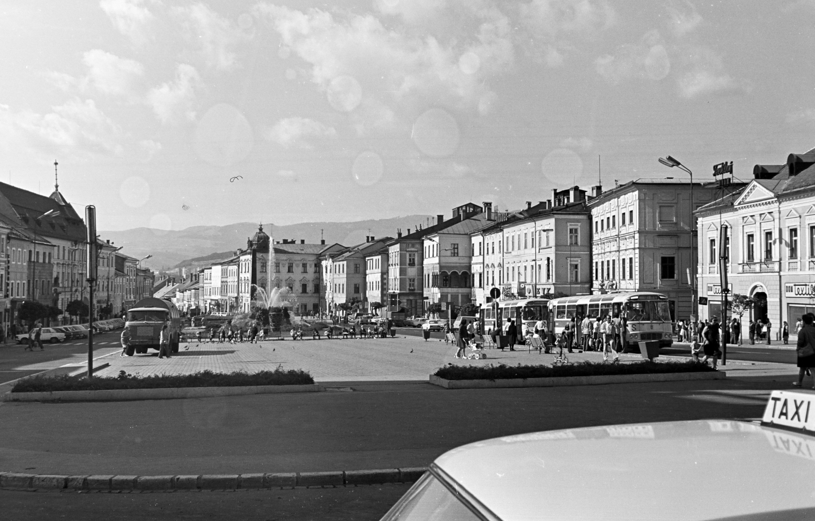 Slovakia, Banská Bystrica, Szlovák Nemzeti Felkelés (Slovenského národného povstania) tér (egykor IV. Béla király tér)., 1976, Obetkó Miklós, Fortepan #277503