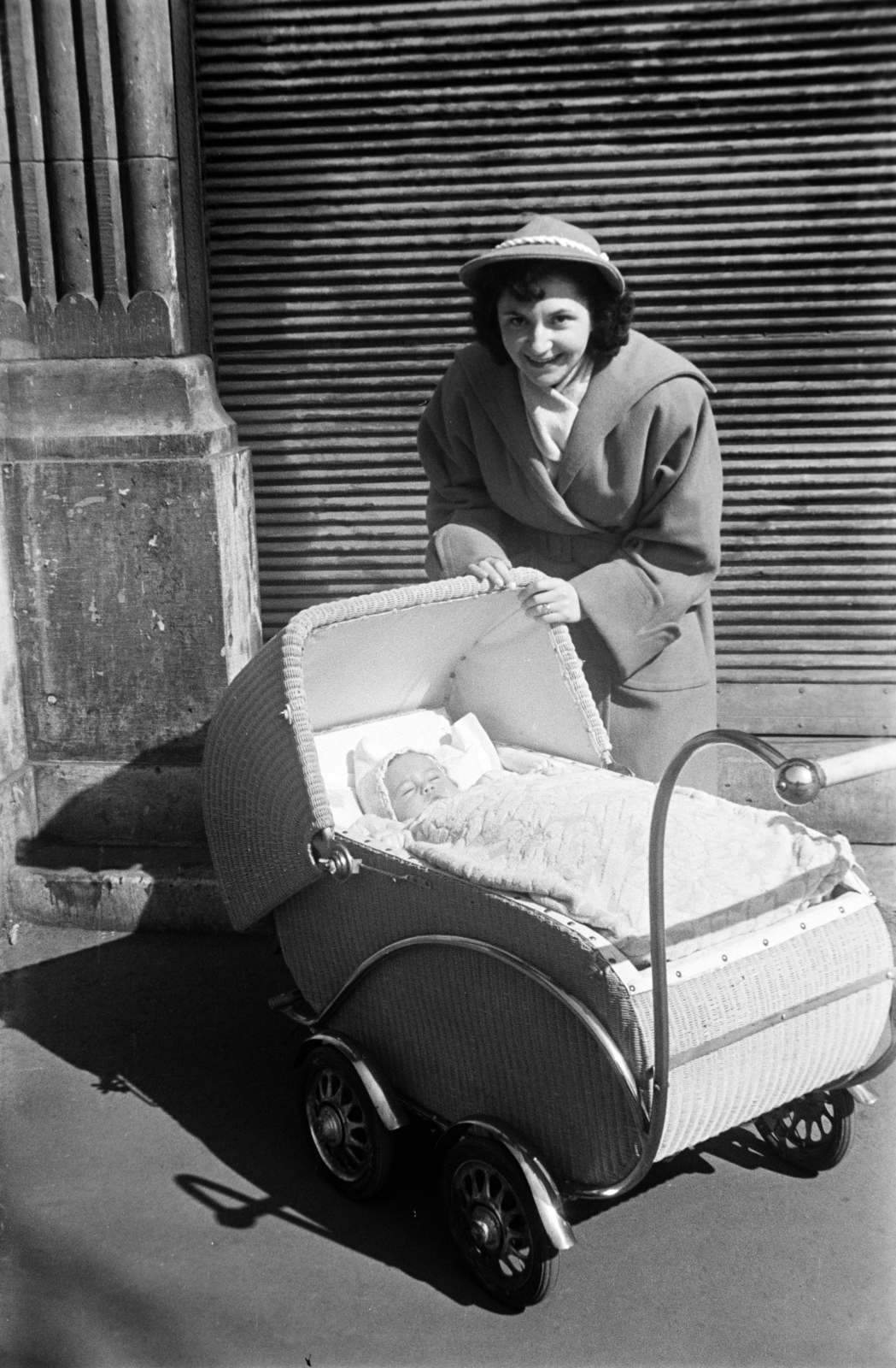 1954, Hámori Gyula, baby carriage, shutter, Fortepan #277633